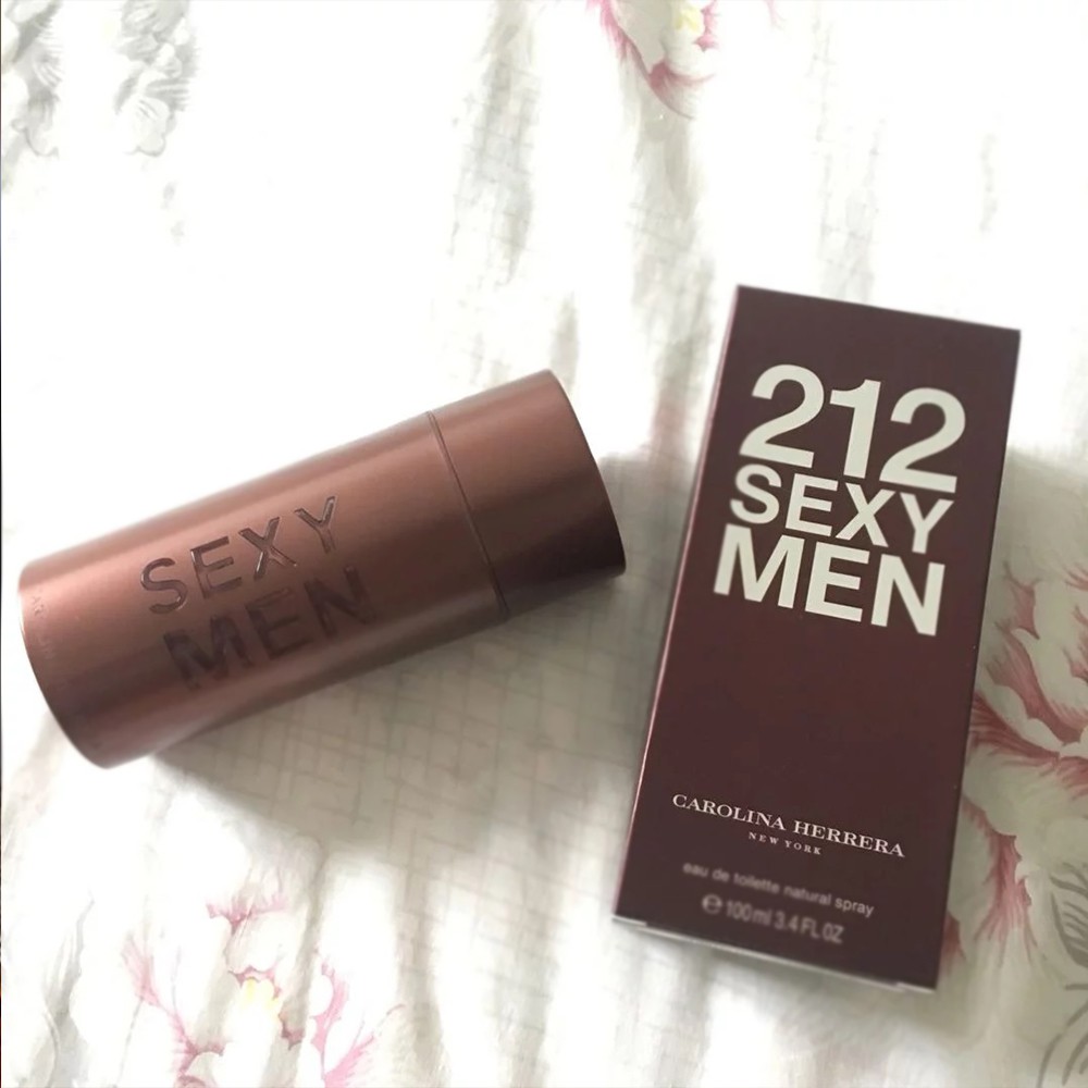 CAROLINA HERRERA - 212 Sexy MAGNET