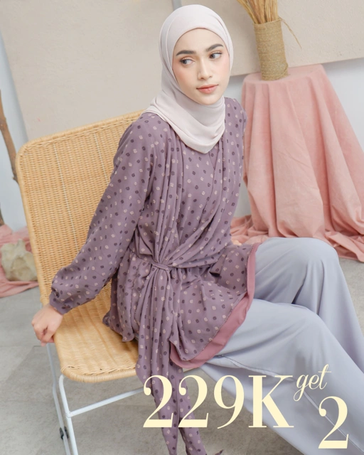 Image of Kacaaoutfit Sakura Blouse