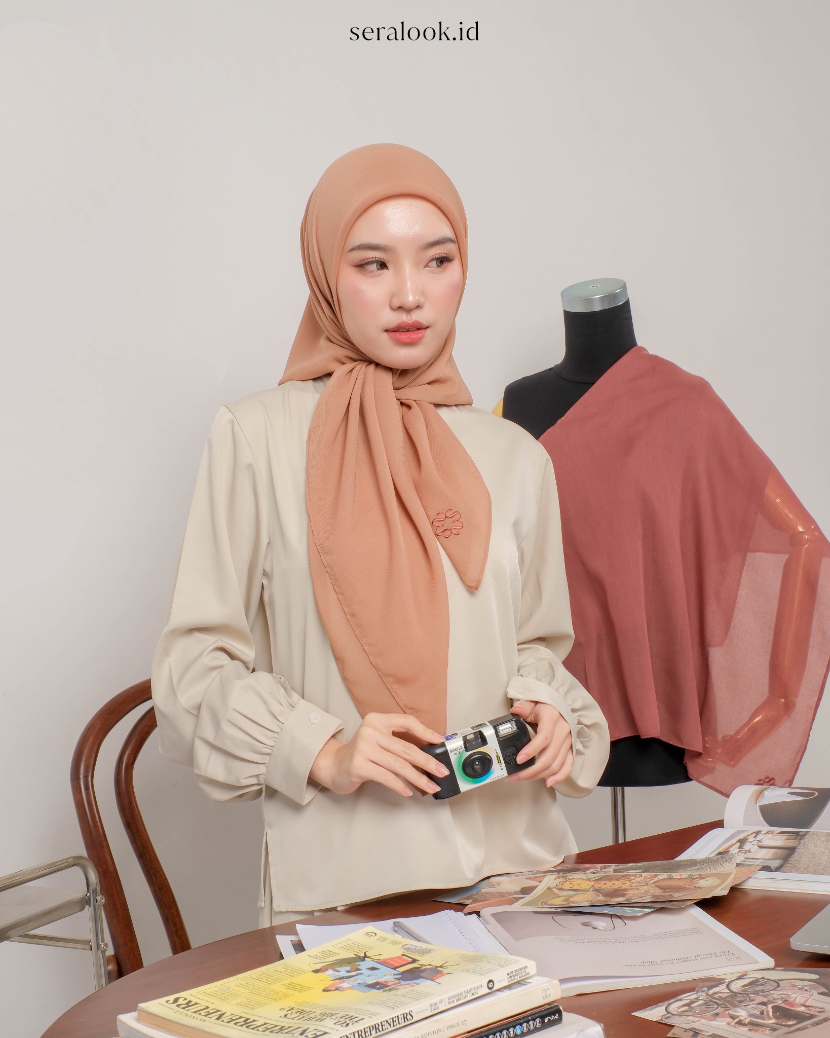 Nada Paris Shiffon Plain Square Hijab