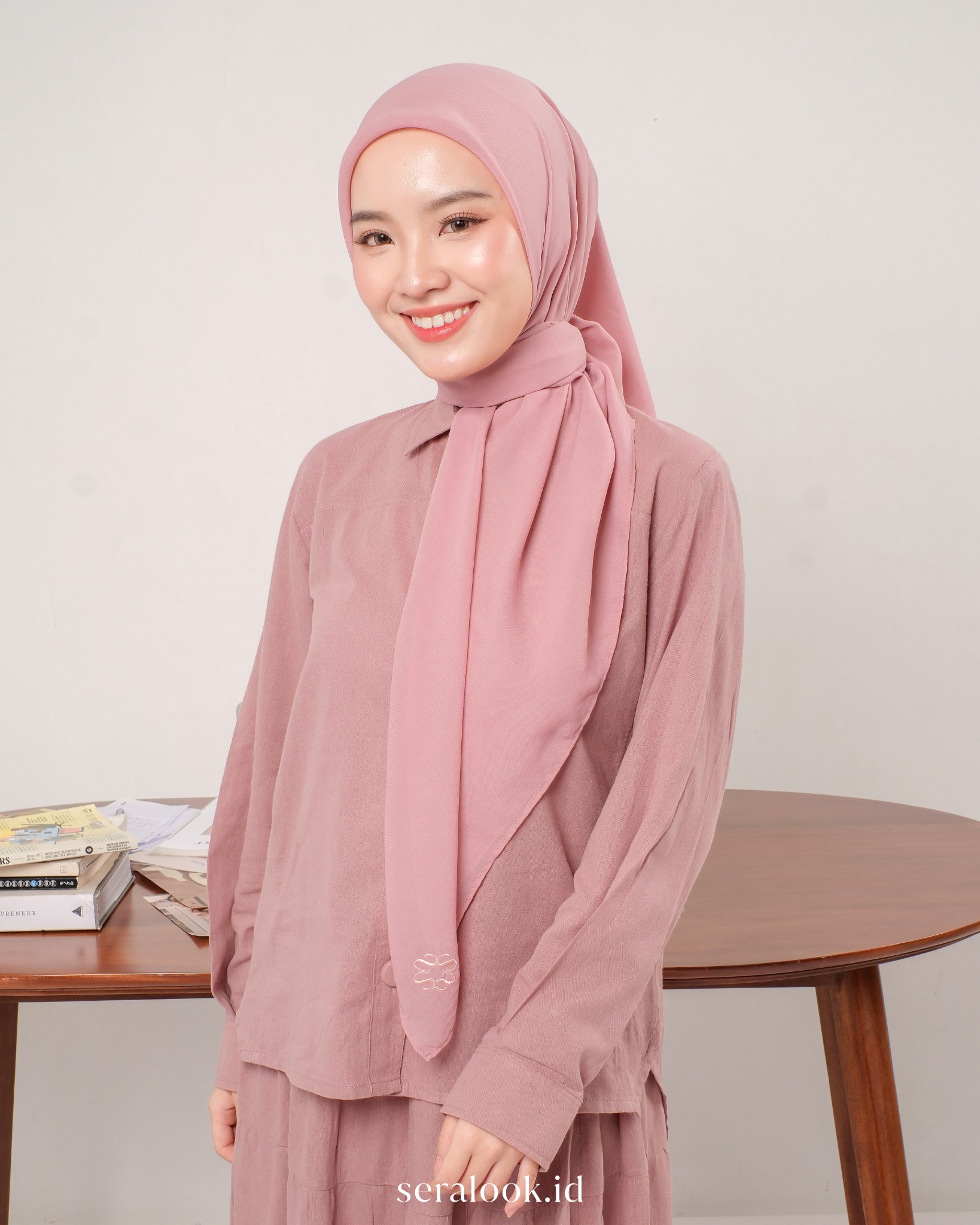 Nada Paris Shiffon Plain Square Hijab
