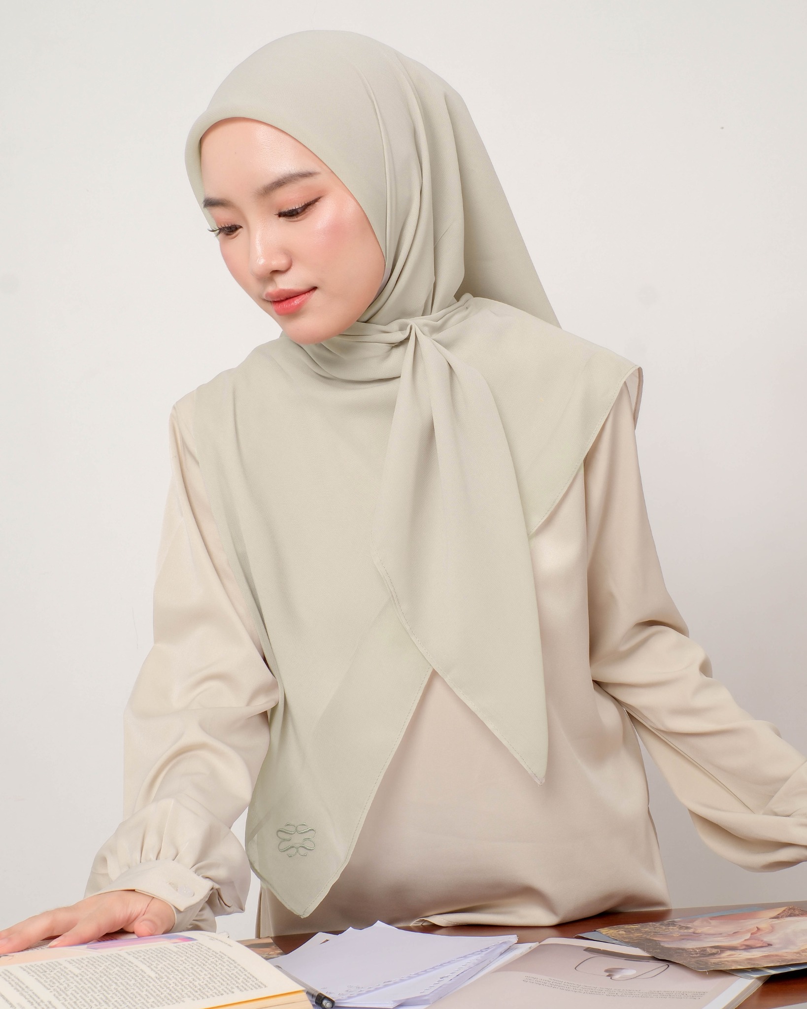 Nada Paris Shiffon Plain Square Hijab