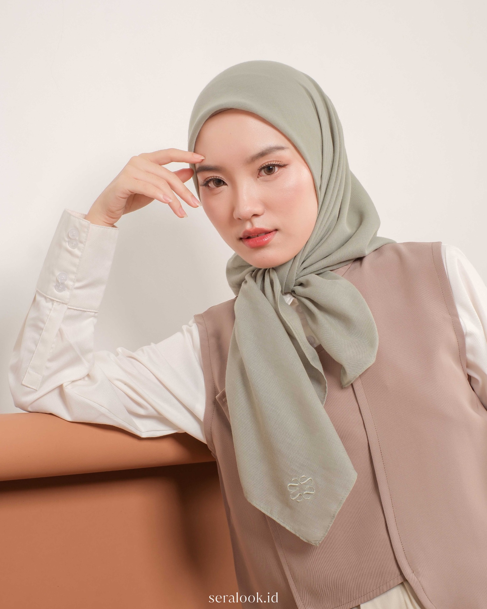 Anne Voal Plain Square Hijab
