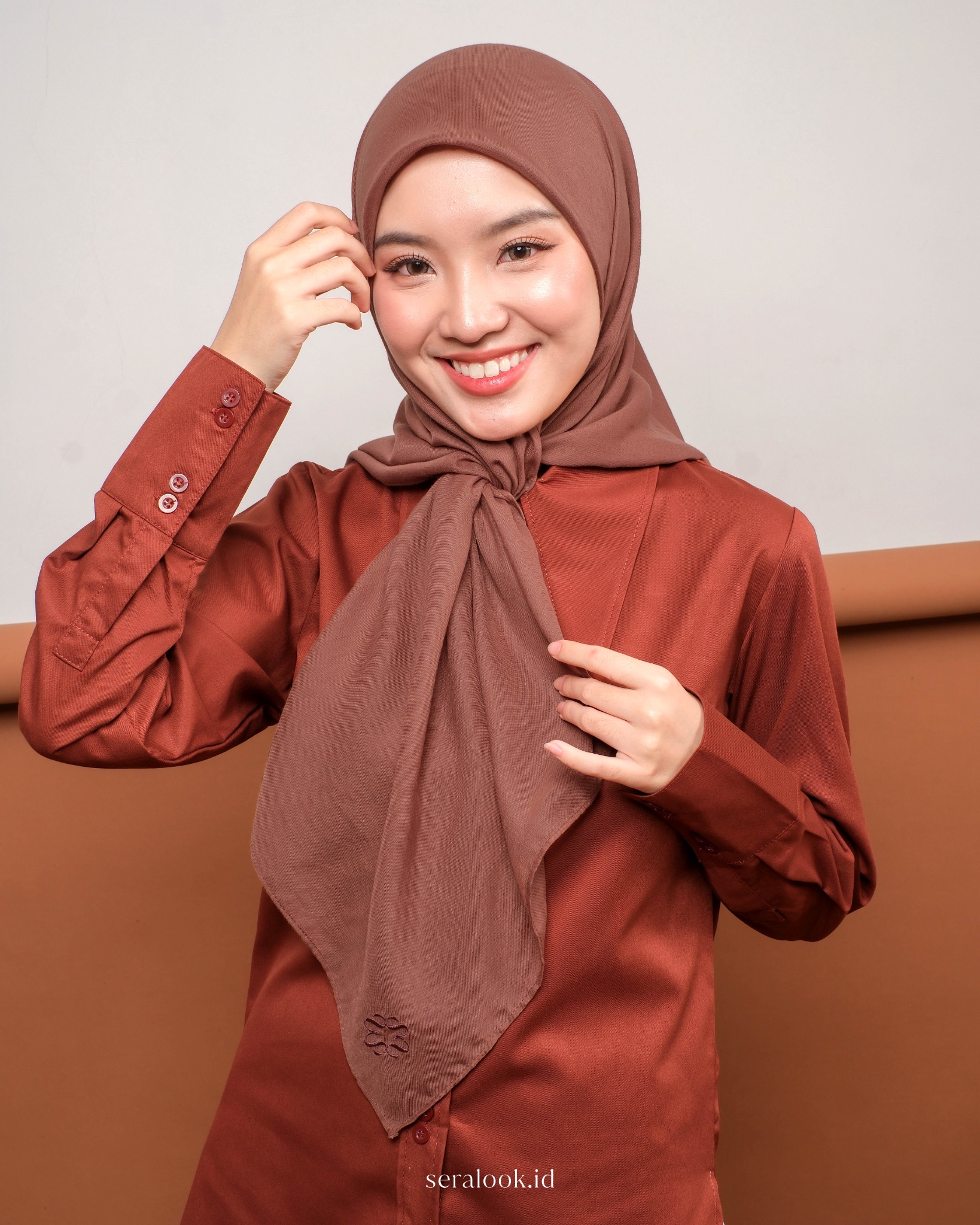 Anne Voal Plain Square Hijab