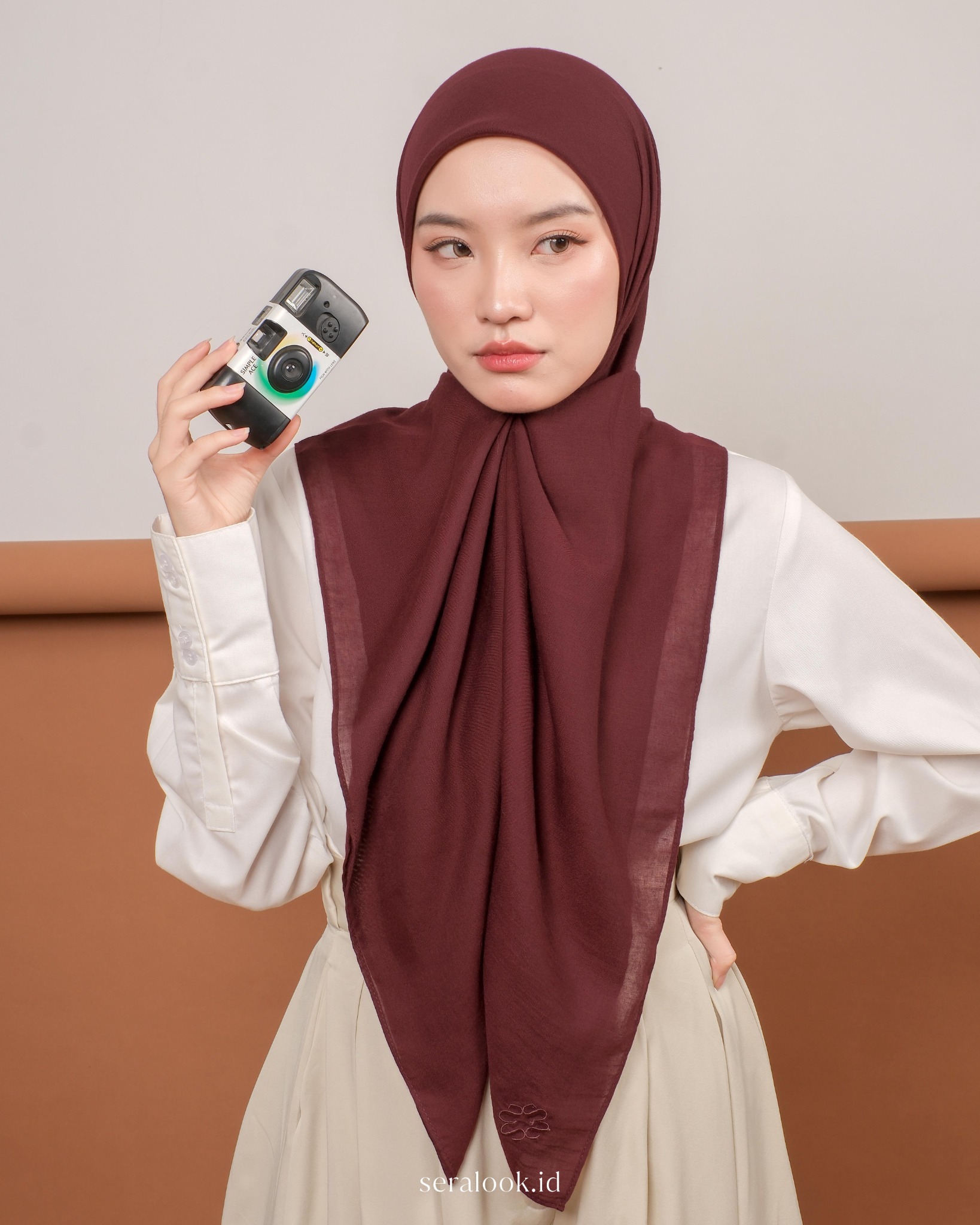Anne Voal Plain Square Hijab