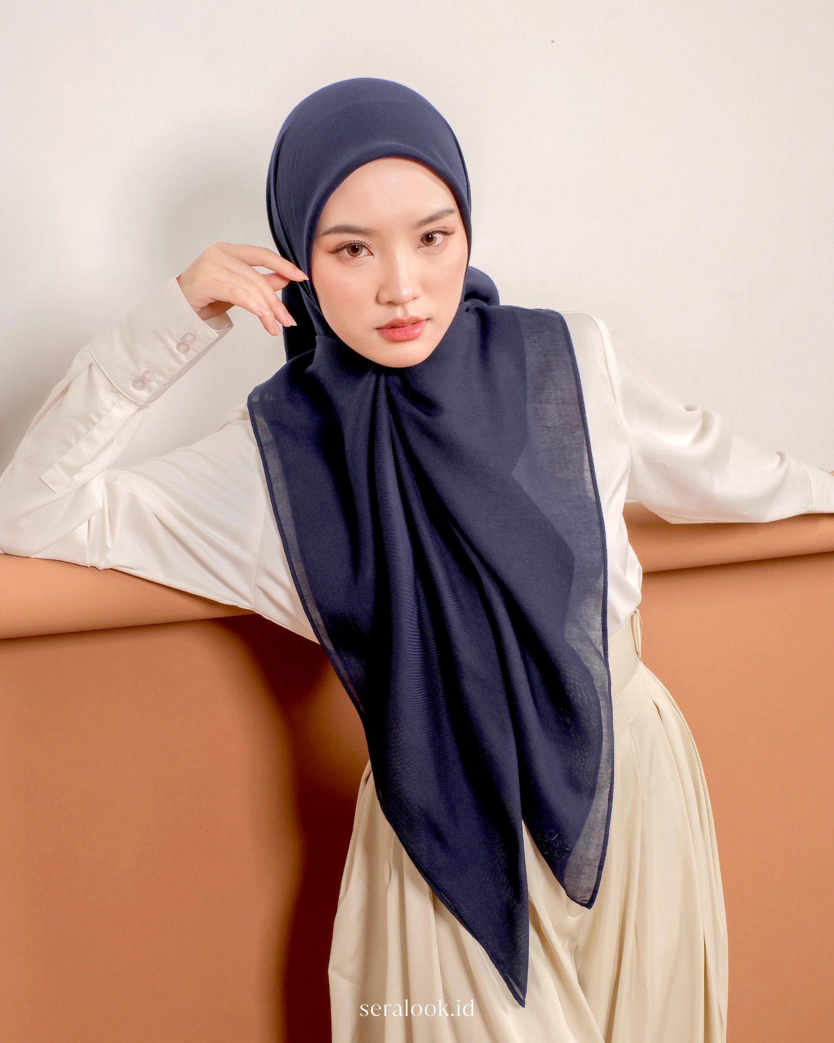 Anne Voal Plain Square Hijab