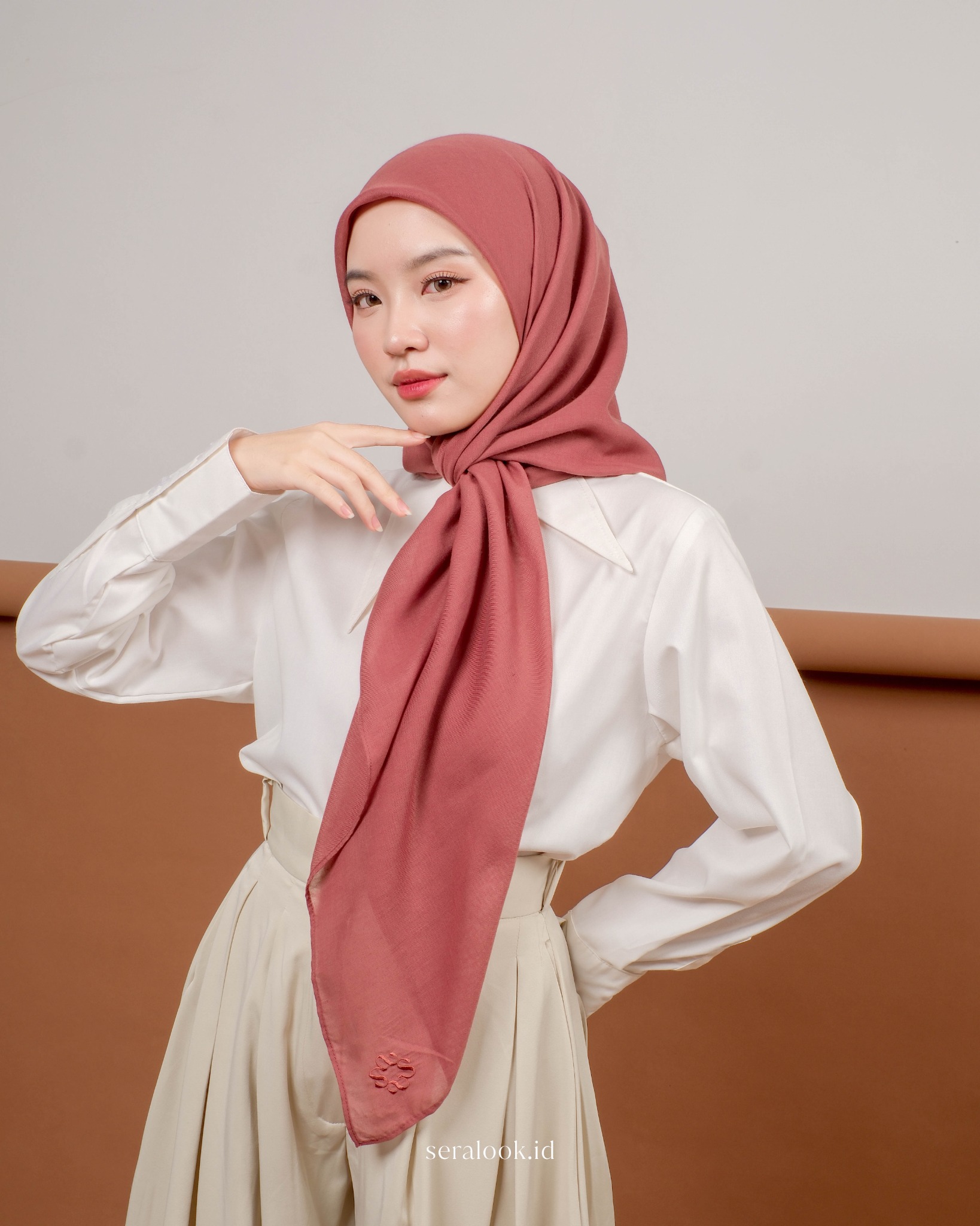 Anne Voal Plain Square Hijab