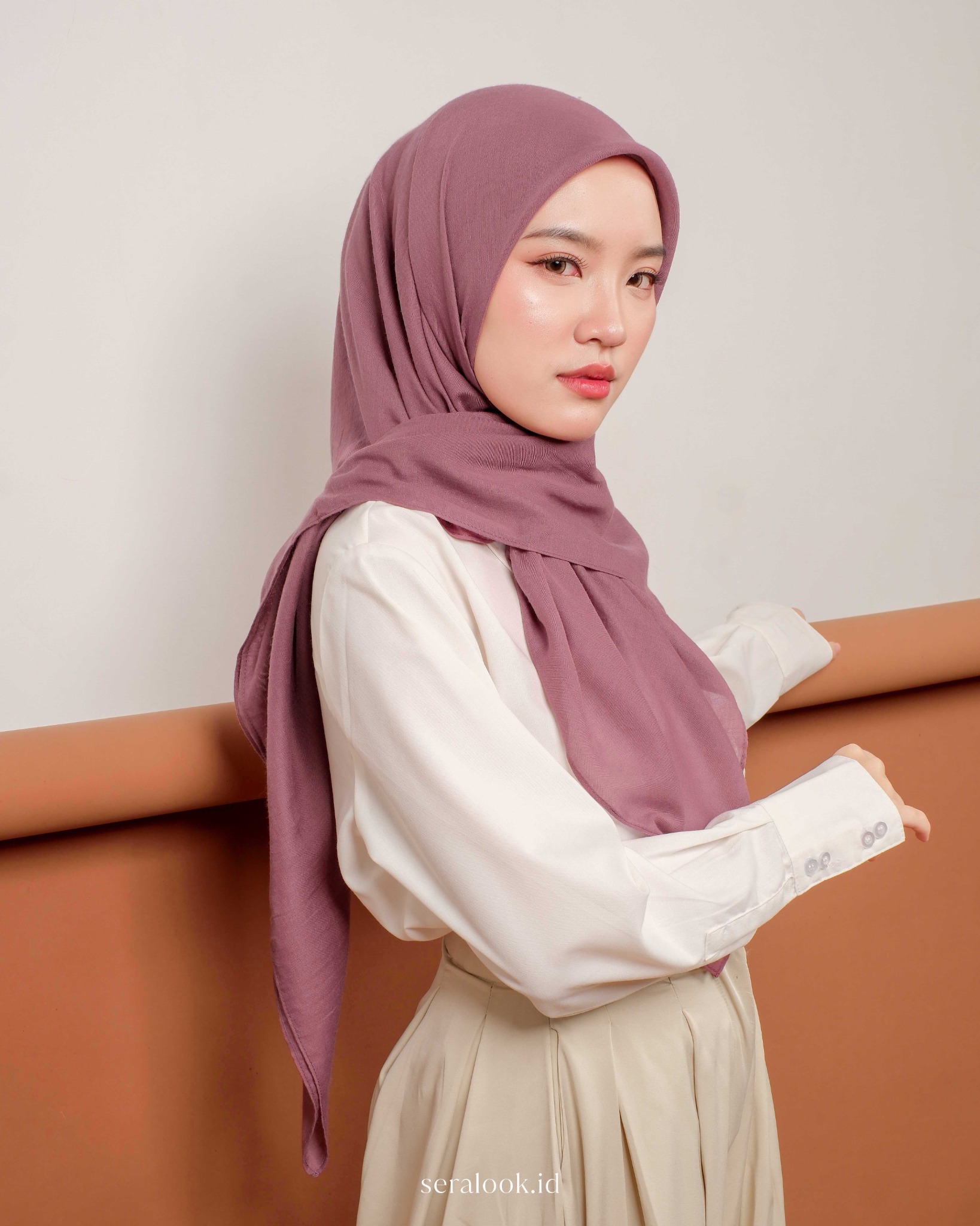 Anne Voal Plain Square Hijab