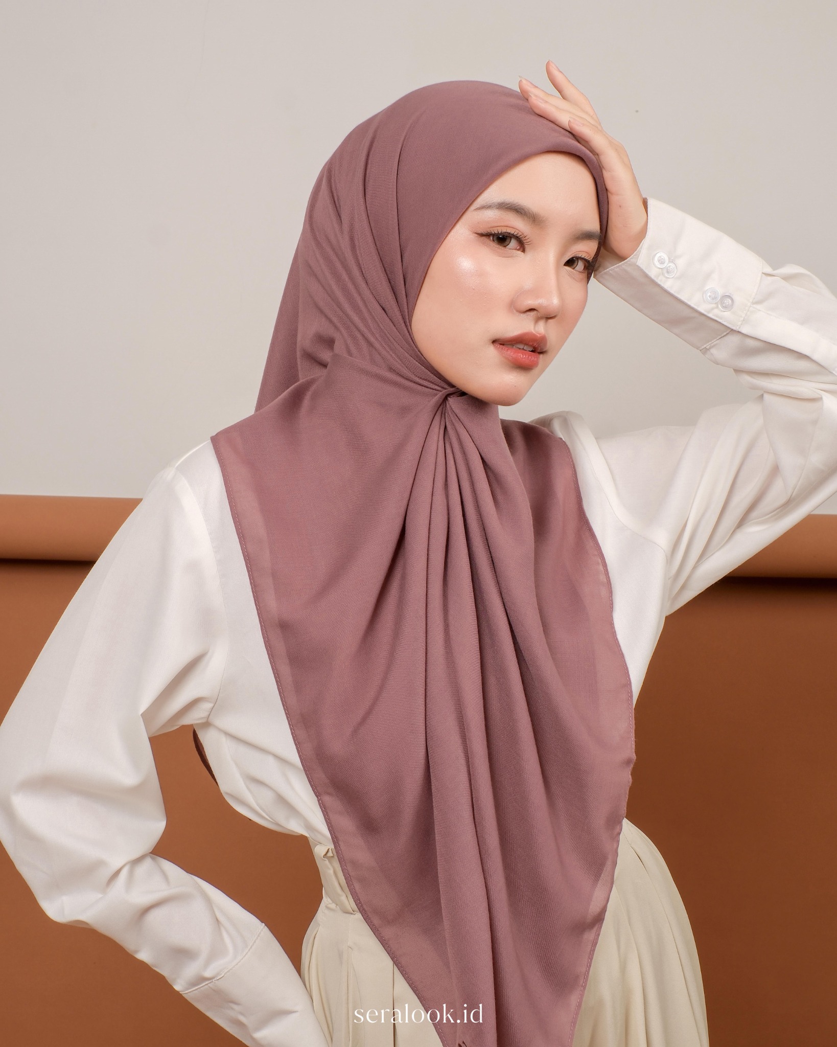 Anne Voal Plain Square Hijab