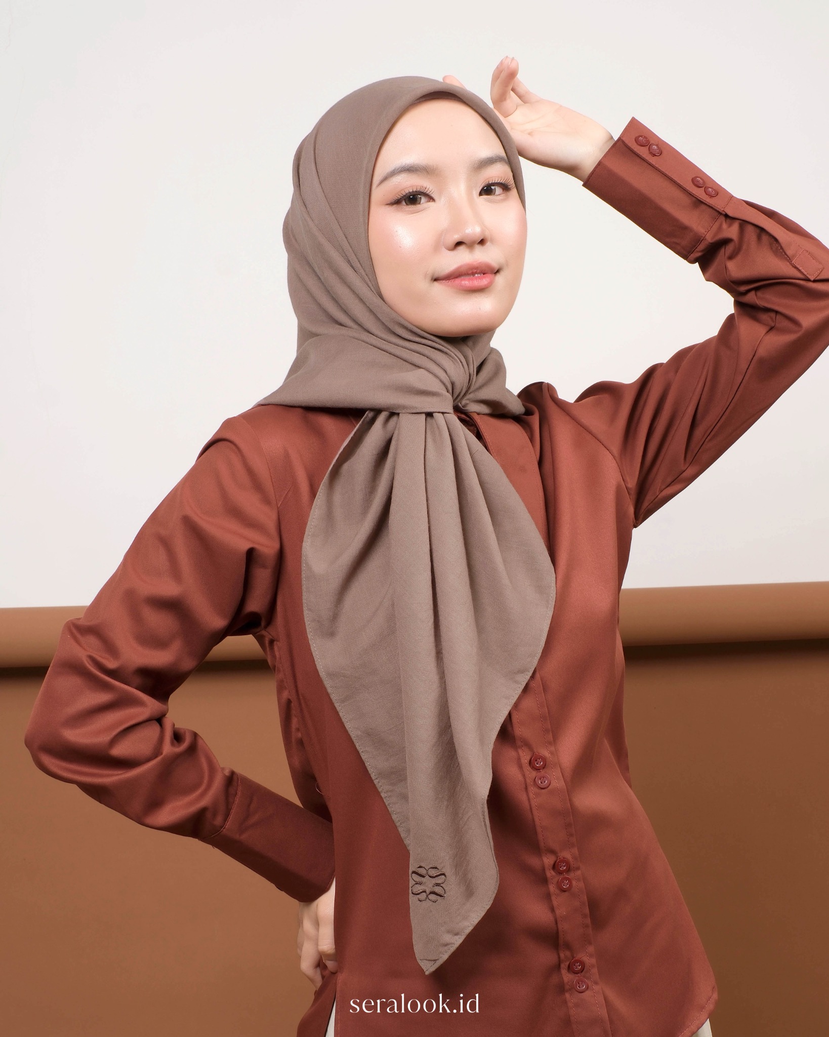 Anne Voal Plain Square Hijab