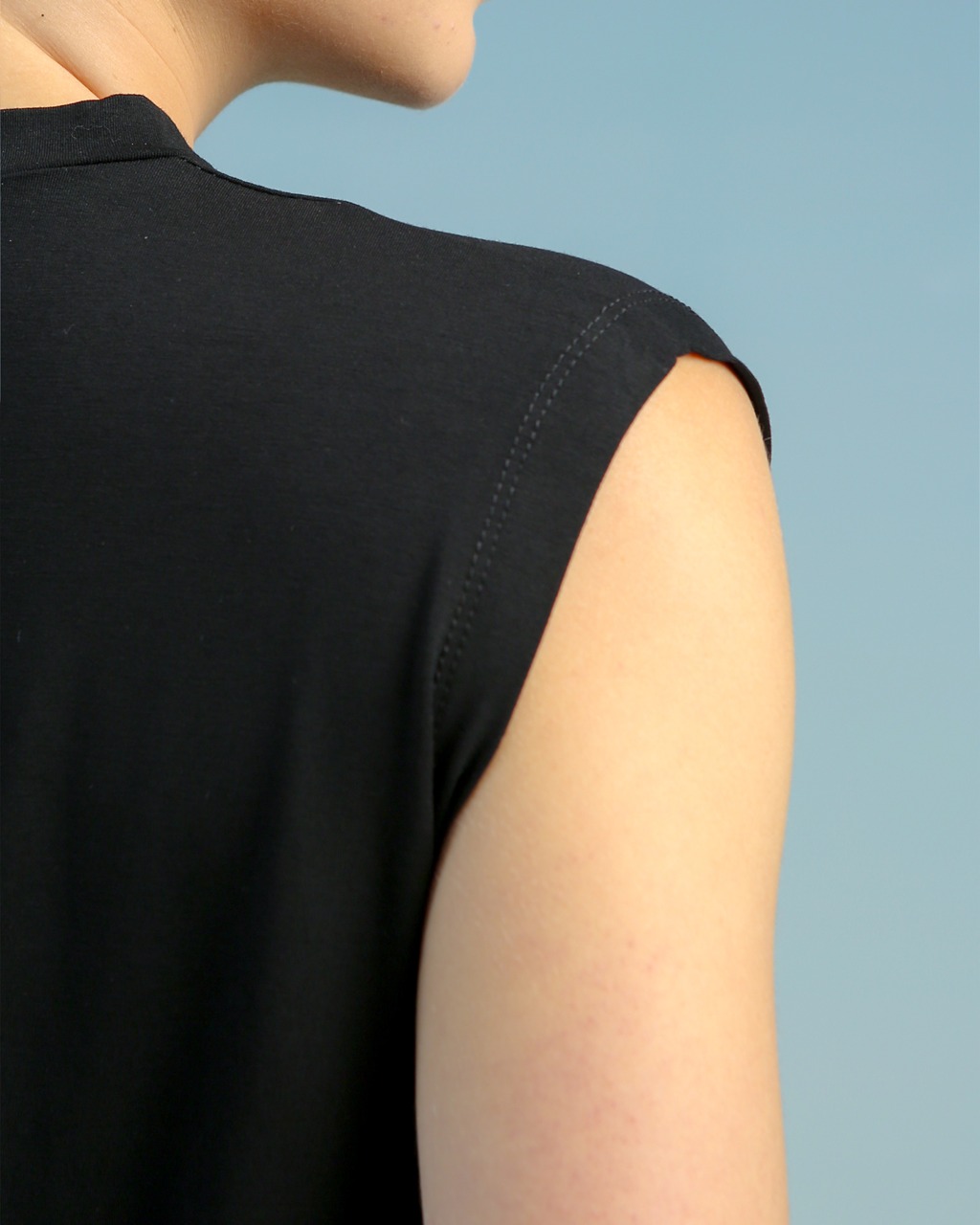 BALENS SLEEVELESS INNER - BLACK