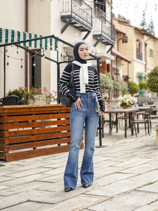 Image of Danila Flared Jeans Vintage Blue