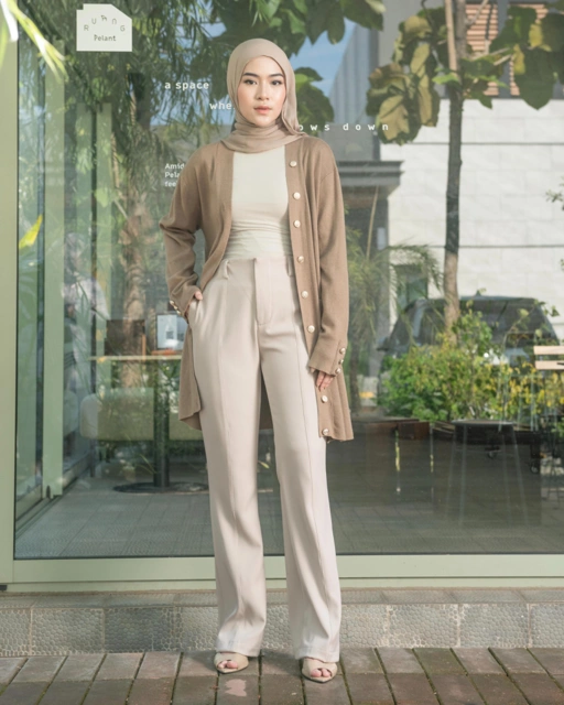 Image of Jane Flared Pants Oatmilk