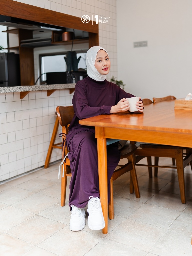 Hijacket Arumi Casual Sweatshirt – Modest & Feminim dengan Tali Serut