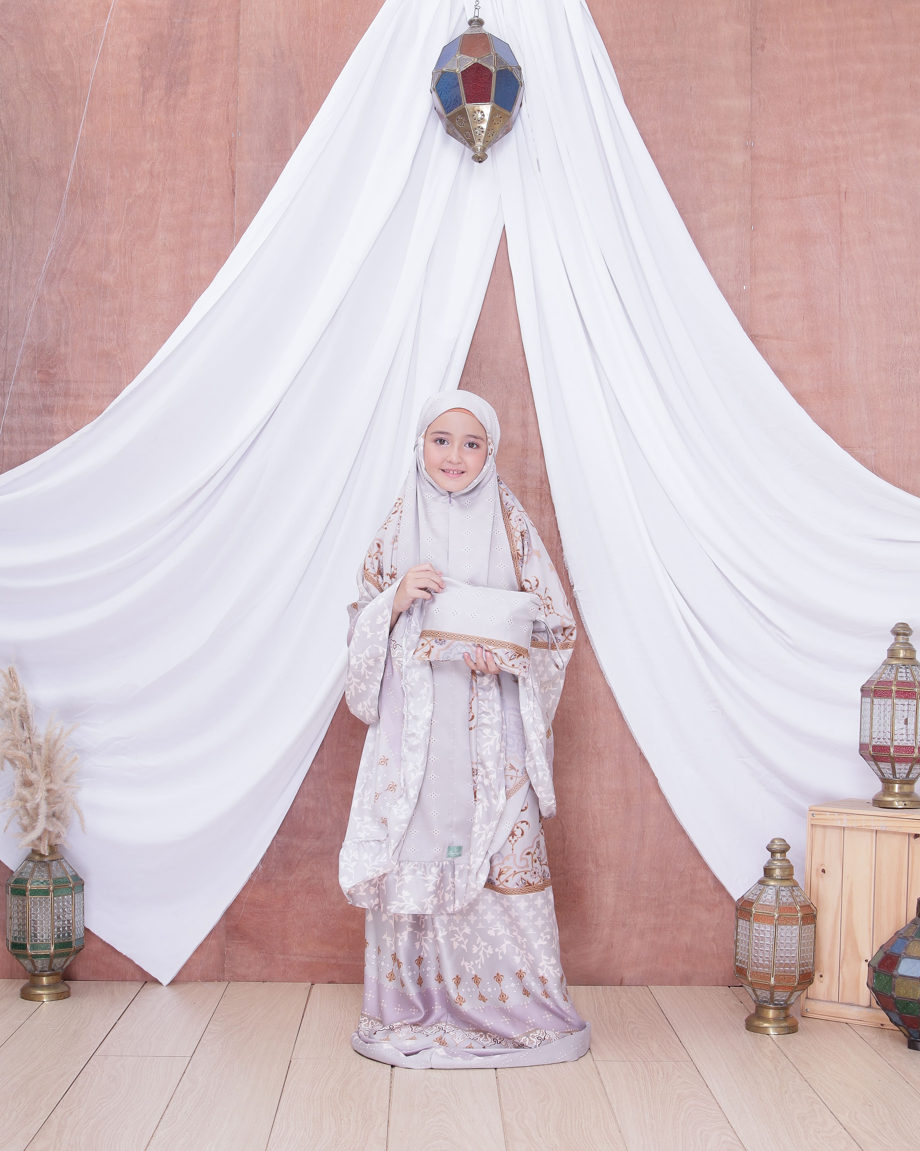 Mukena Anak sultan diory satin silk Lembut Muslim