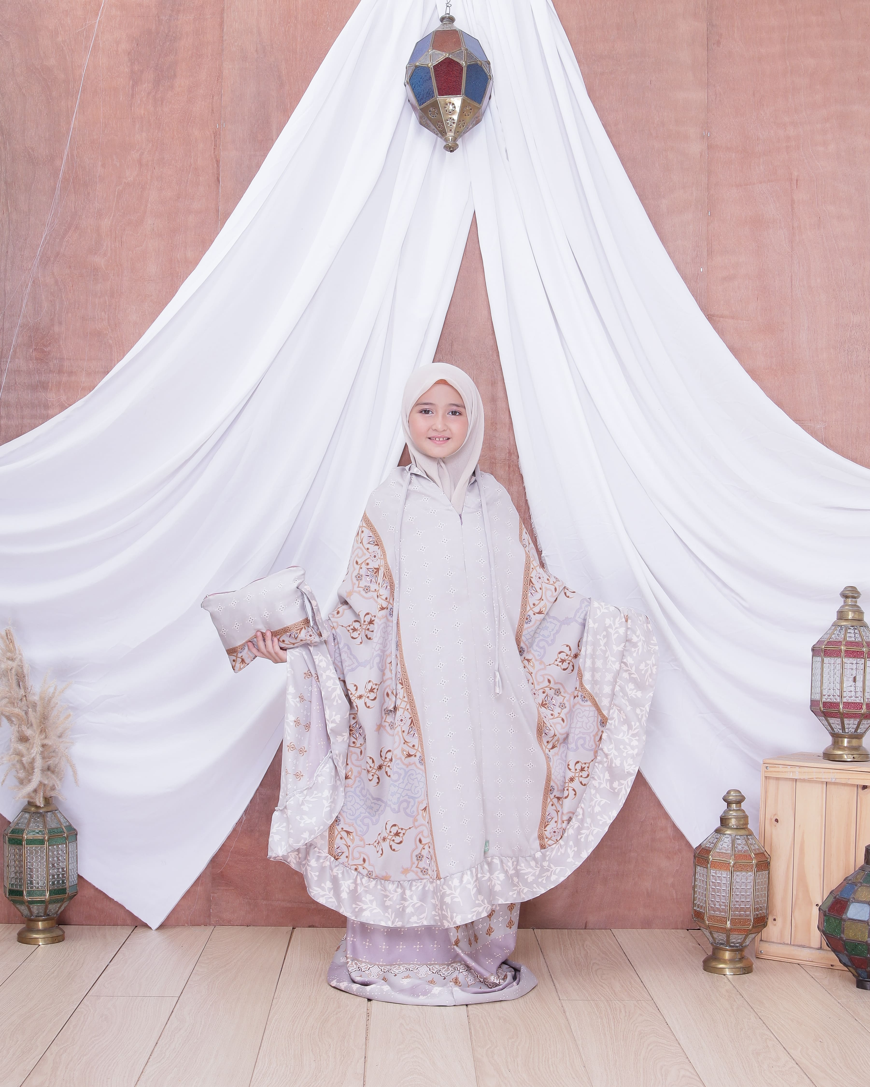 Mukena Anak sultan diory satin silk Lembut Muslim