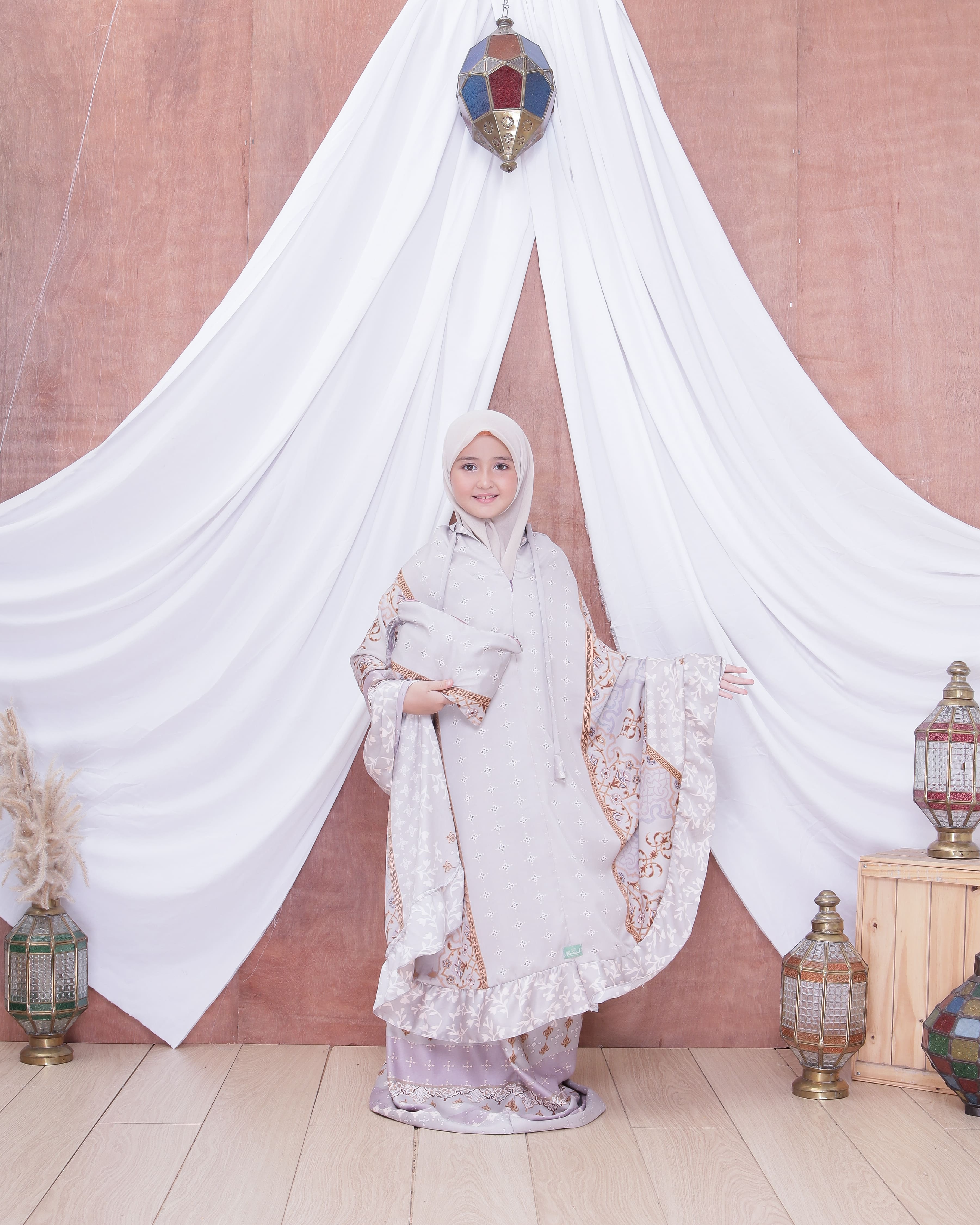 Mukena Anak sultan diory satin silk Lembut Muslim