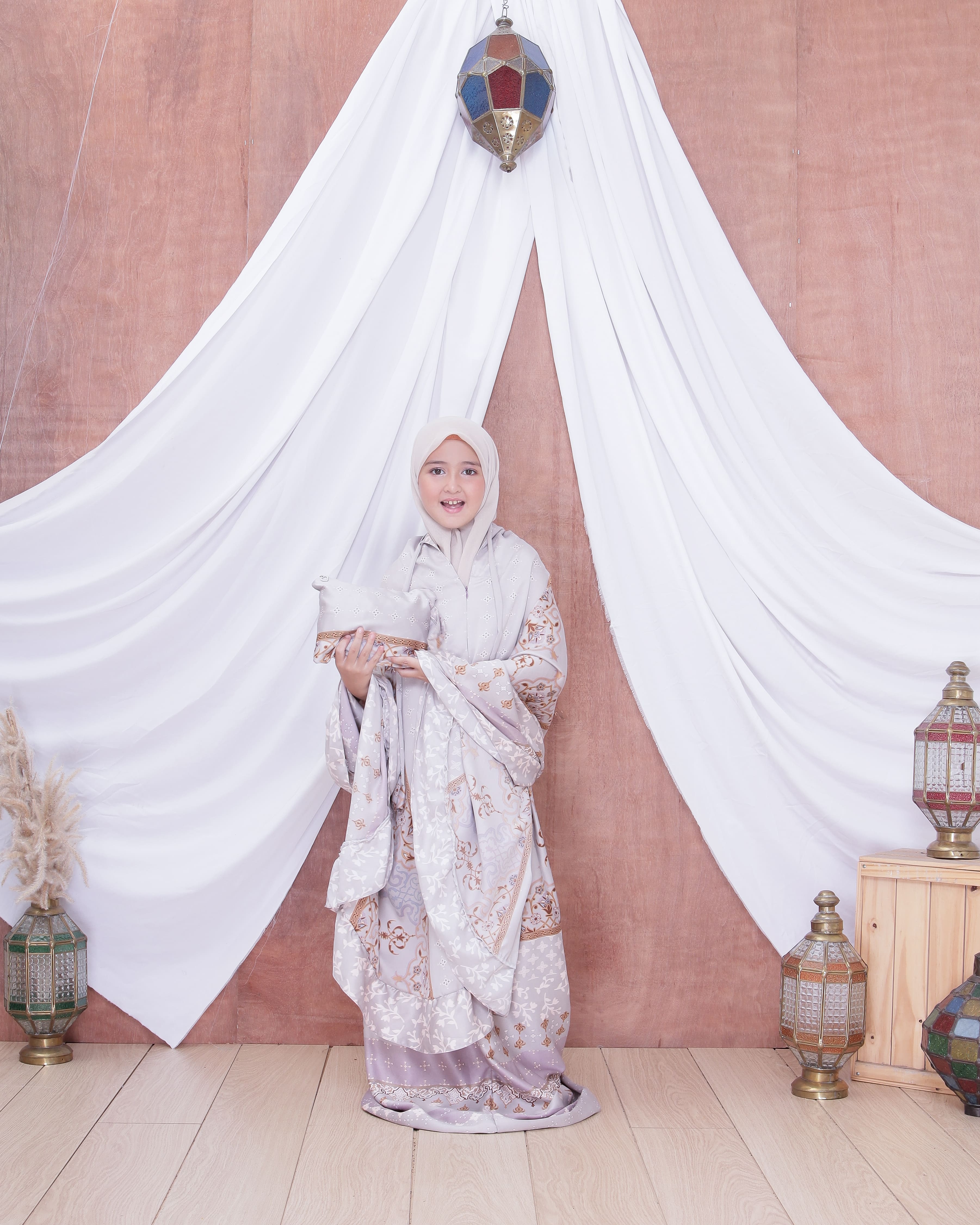 Mukena Anak sultan diory satin silk Lembut Muslim