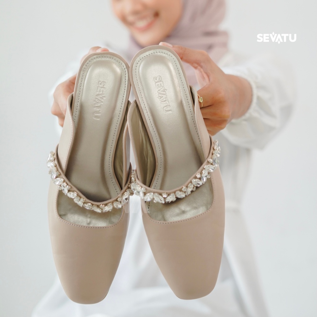 Sepatu Wanita Queeny Beads Mules (White, Nude, Misty Jade, Cream Pearl, Dusty Pink) by Sevatu