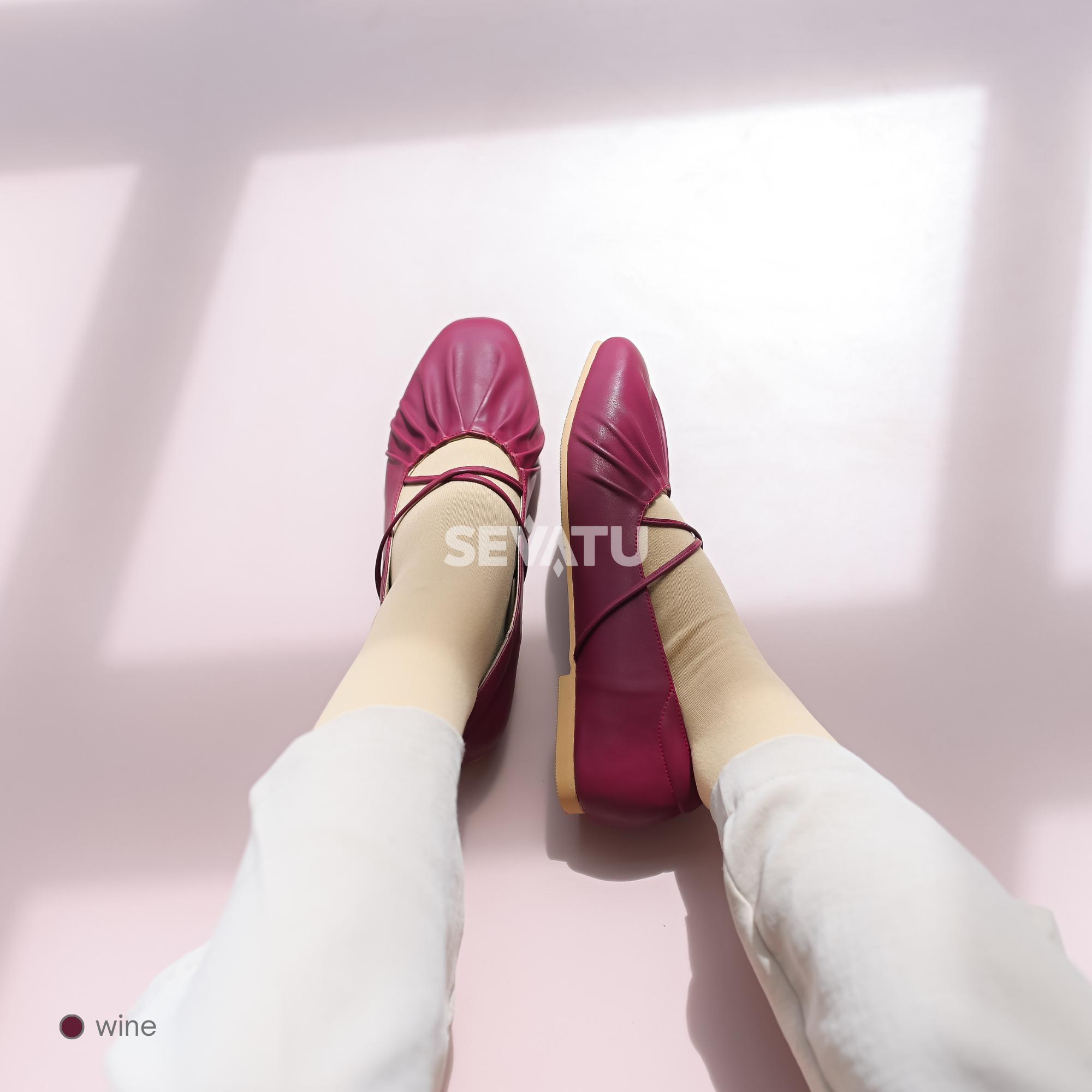 Moxha Flatshoes by Sevatu