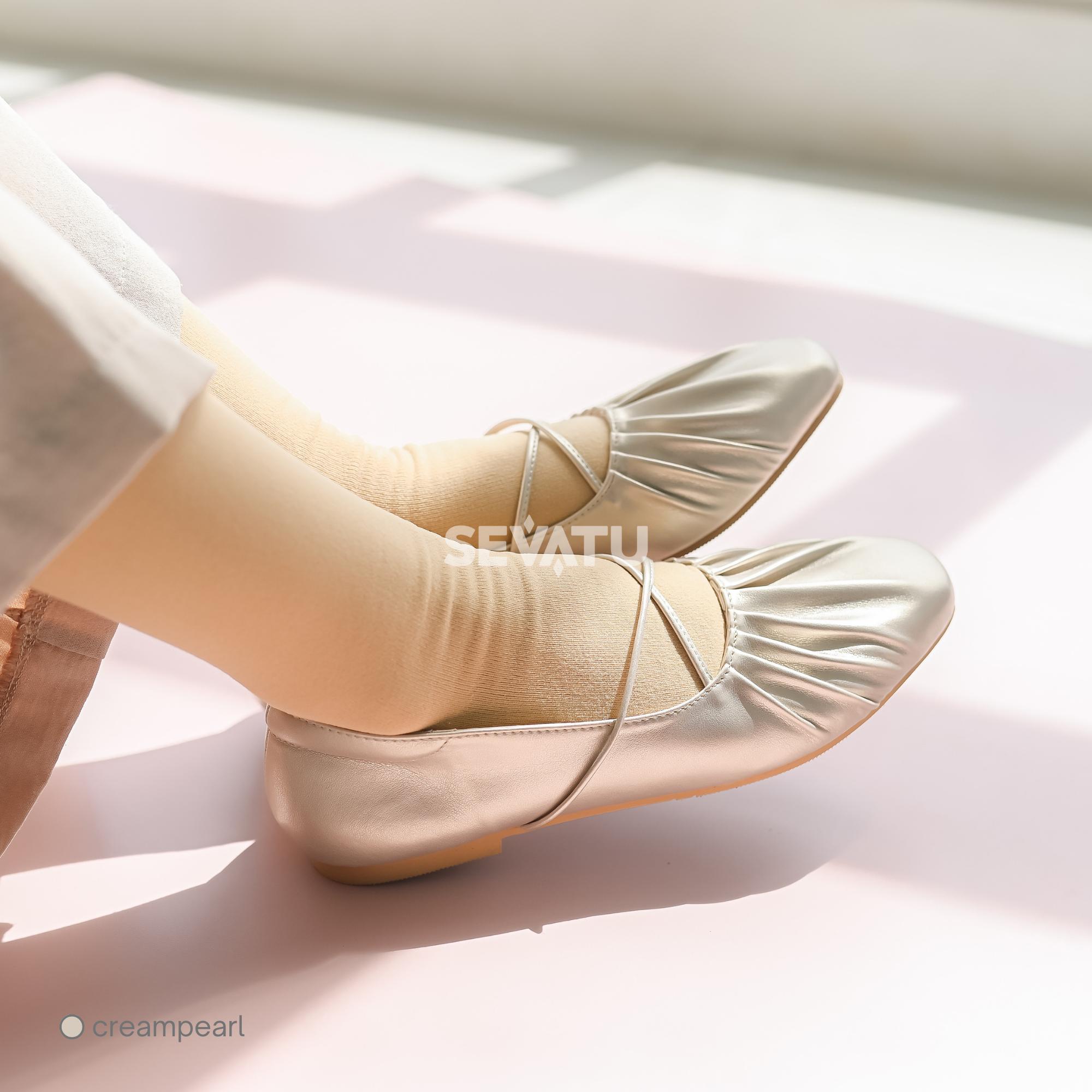 Moxha Flatshoes by Sevatu