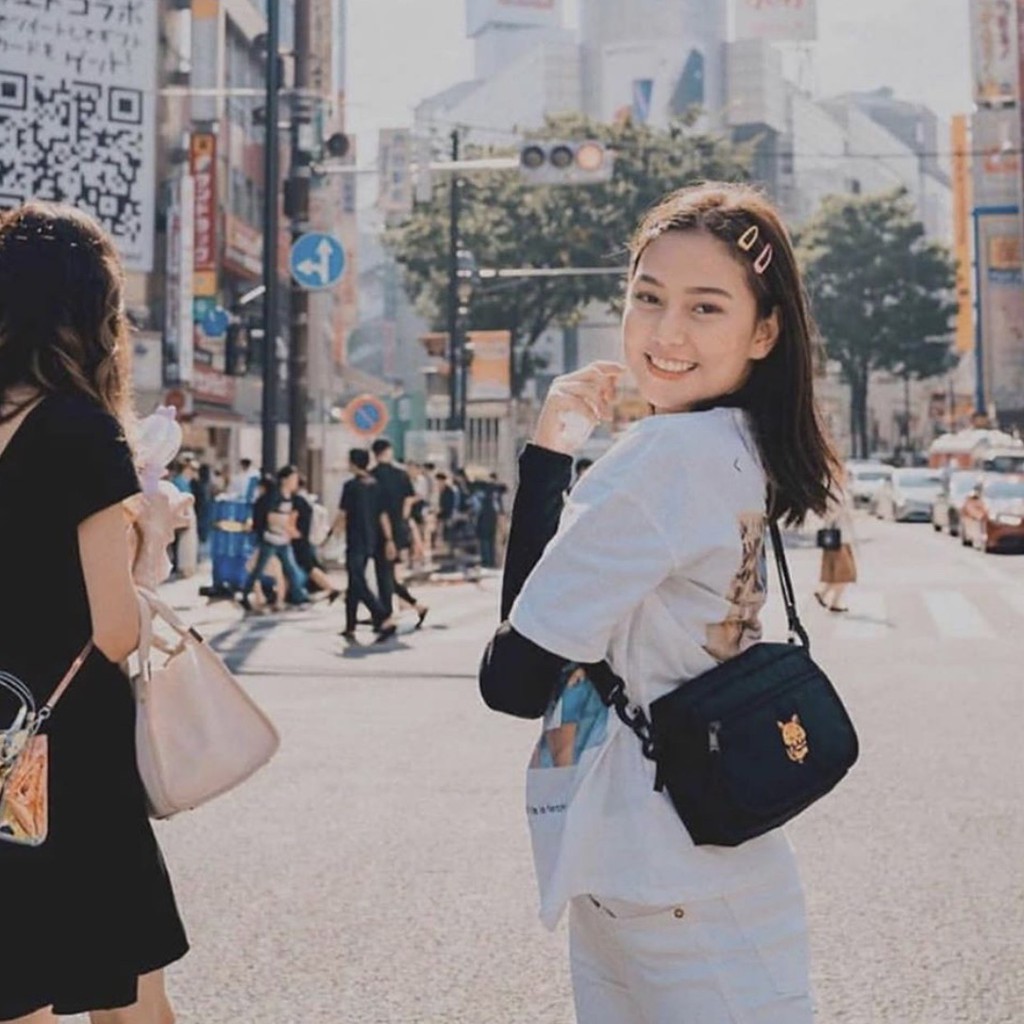CRSL Chilo Pouch Slingbag | Black | Tas Selempang | Mini Kecil | Tas Unisex Pria Wanita