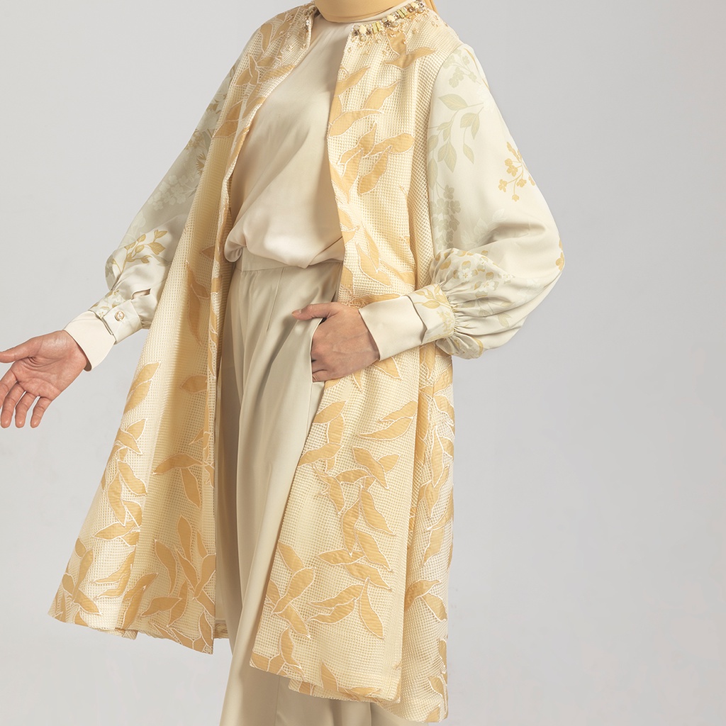 TARI OUTER - KAMI