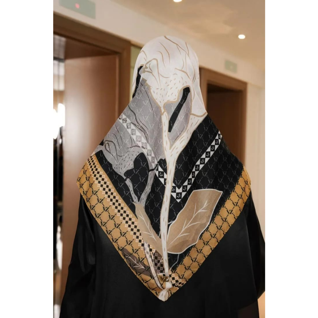 SIGNATURE SCARF 2.0 - VIVI ZUBEDI