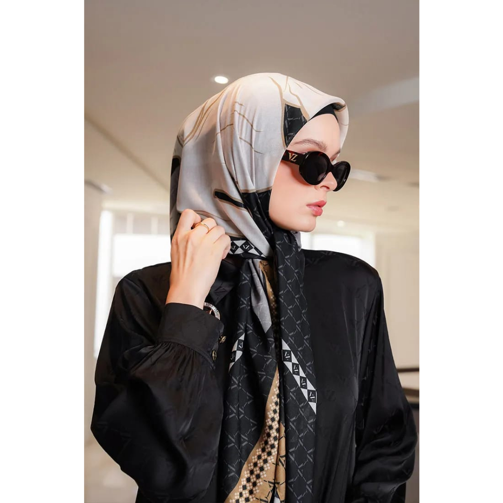 SIGNATURE SCARF 2.0 - VIVI ZUBEDI