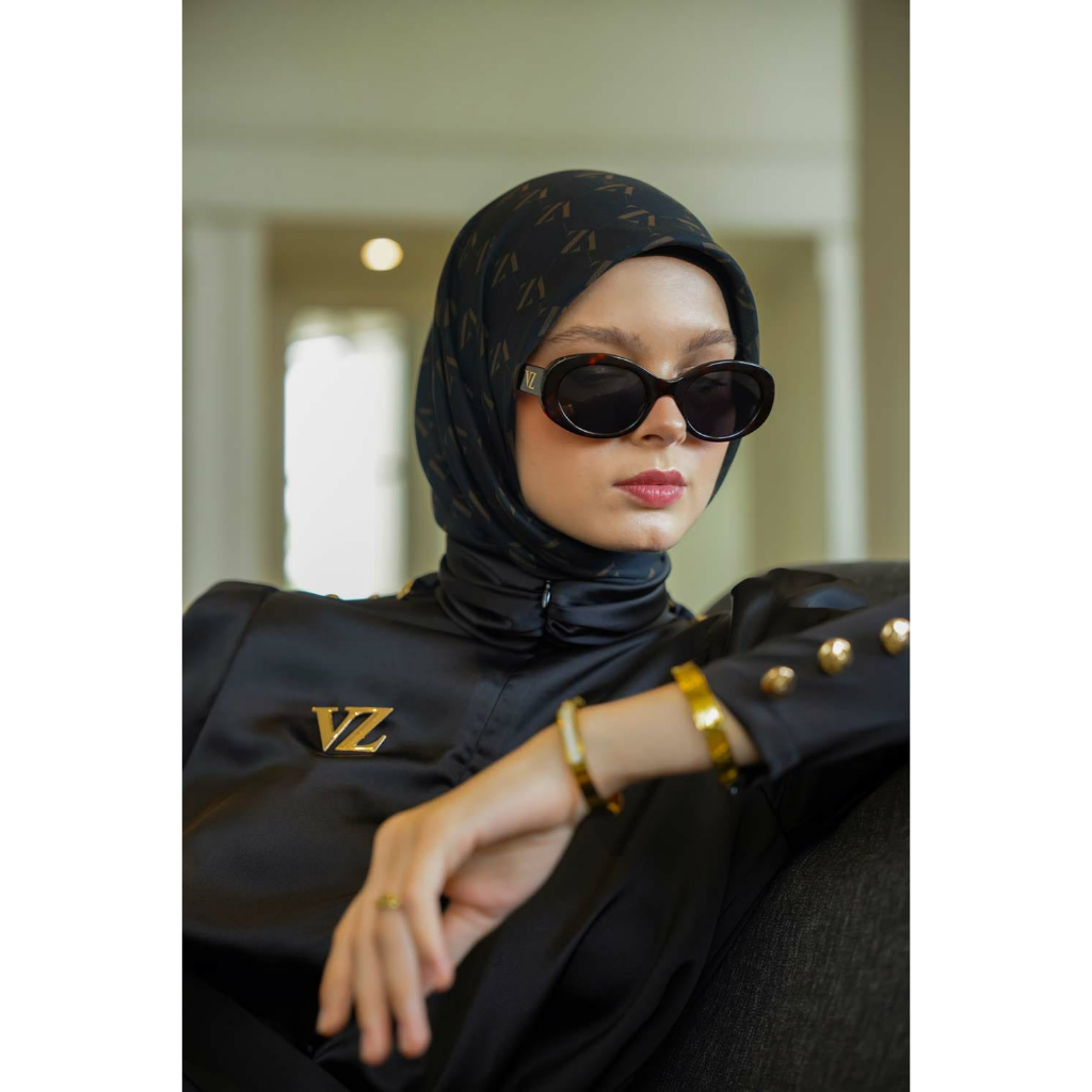 BOLD FRAME - VIVI ZUBEDI