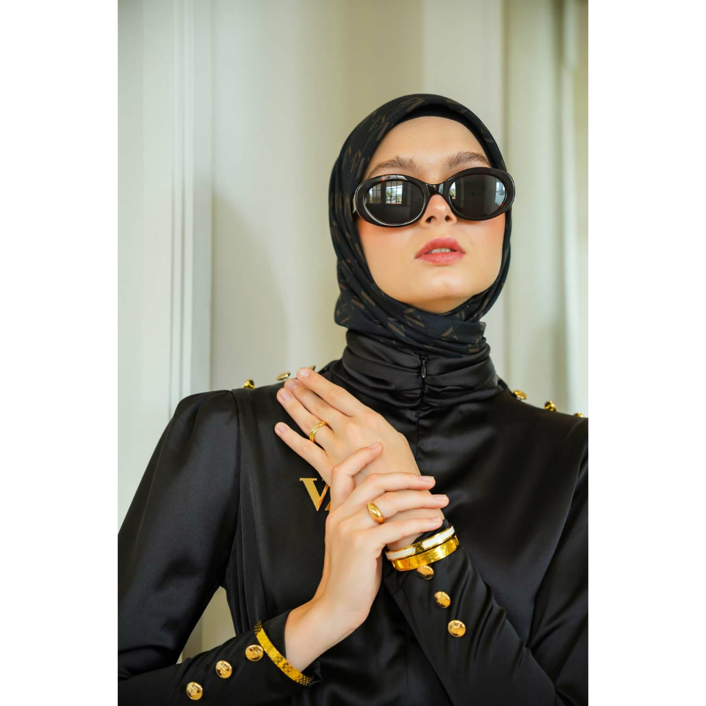 BOLD FRAME - VIVI ZUBEDI