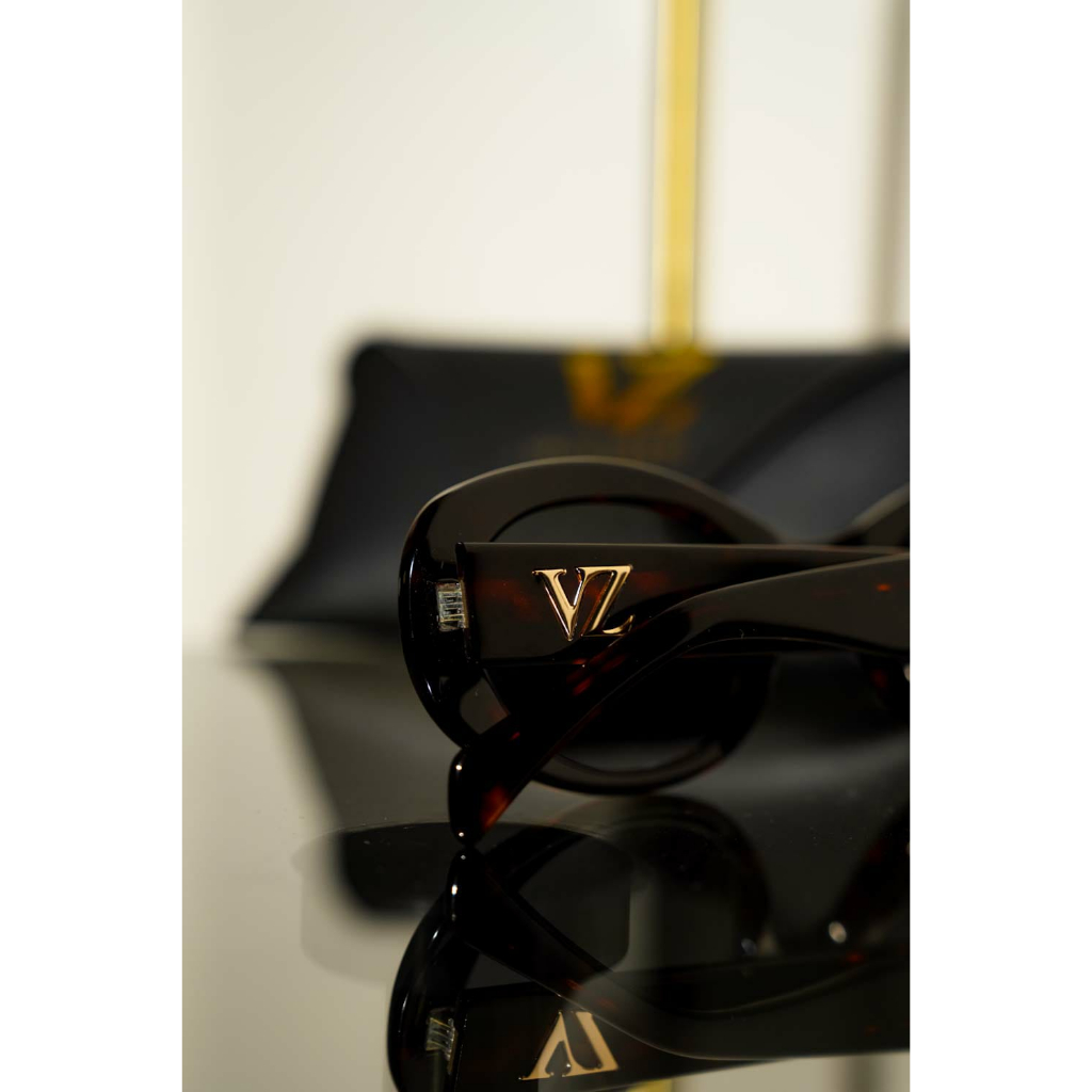 BOLD FRAME - VIVI ZUBEDI