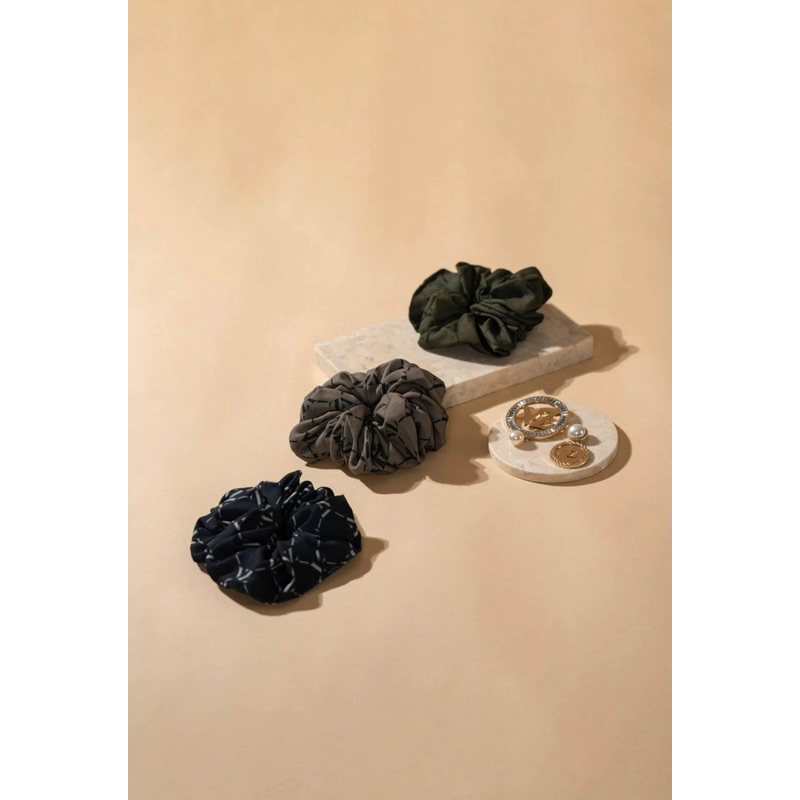SCRUNCHIE 01 - VIVI ZUBEDI