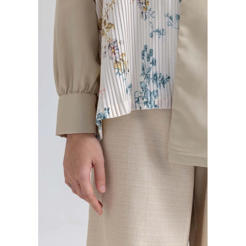 TULIP OUTER - RIA MIRANDA
