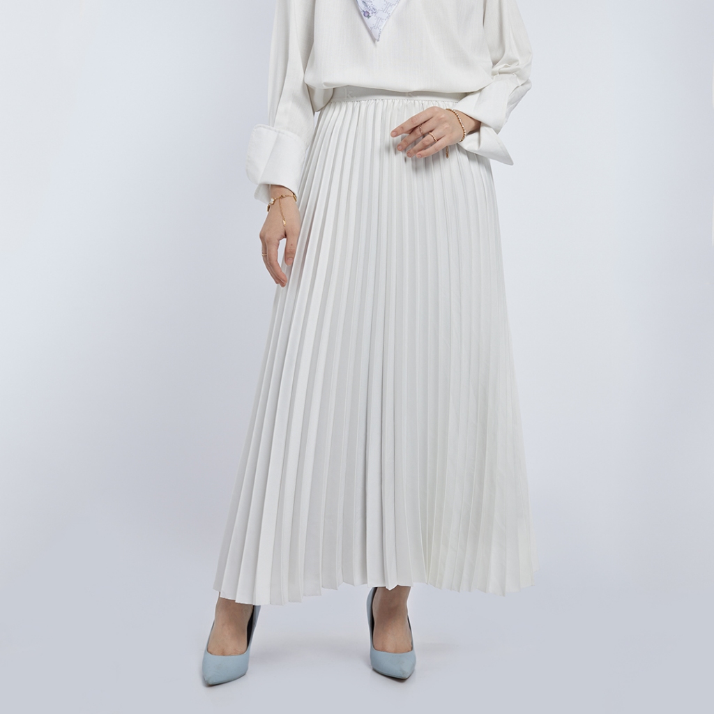 PLAIN SATIN PLEATED SKIRT - KAMI