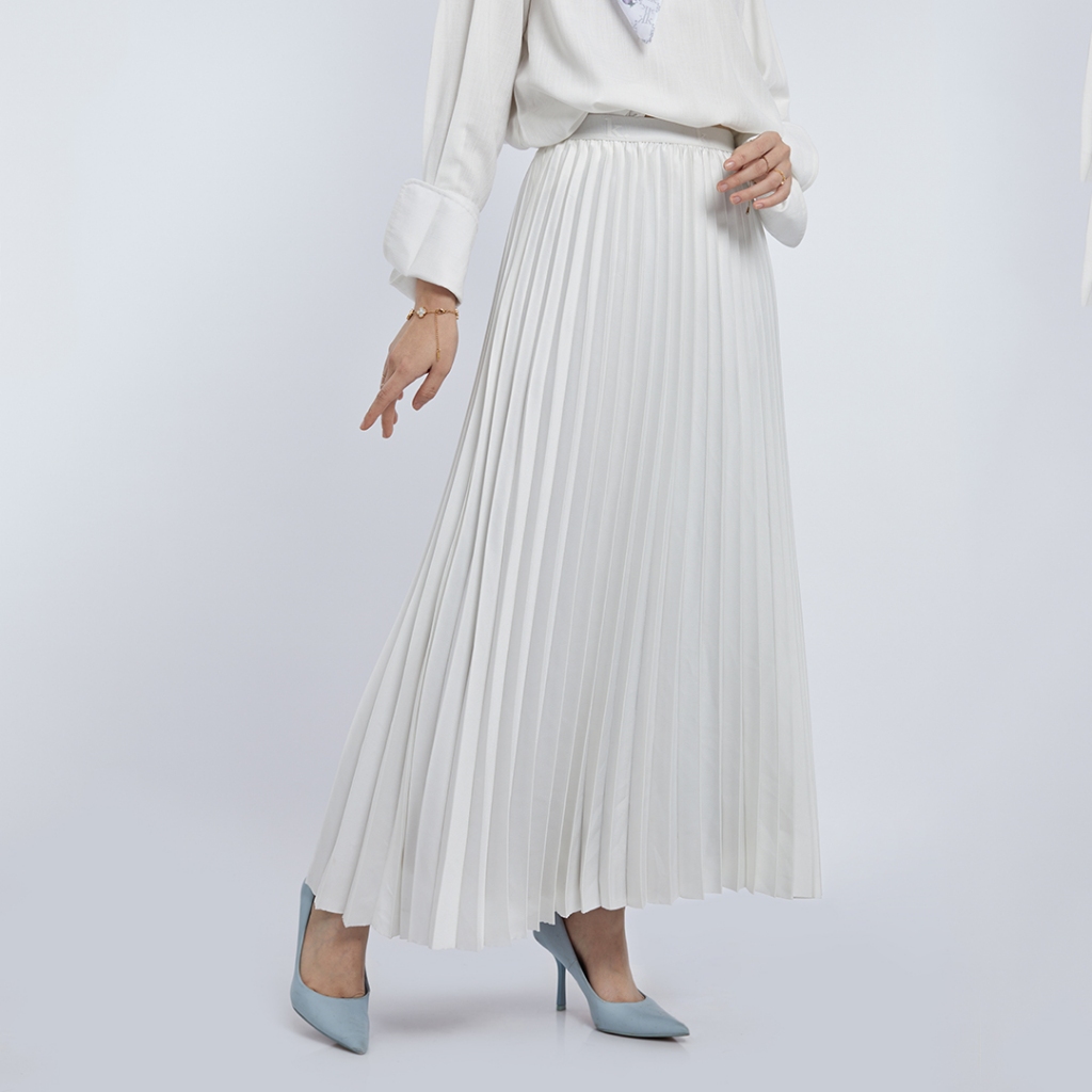 PLAIN SATIN PLEATED SKIRT - KAMI