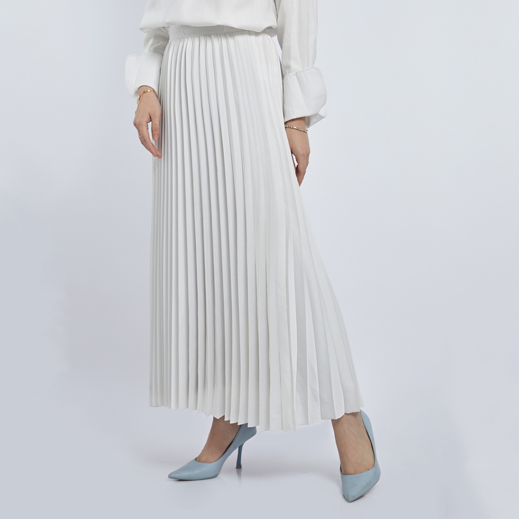 PLAIN SATIN PLEATED SKIRT - KAMI