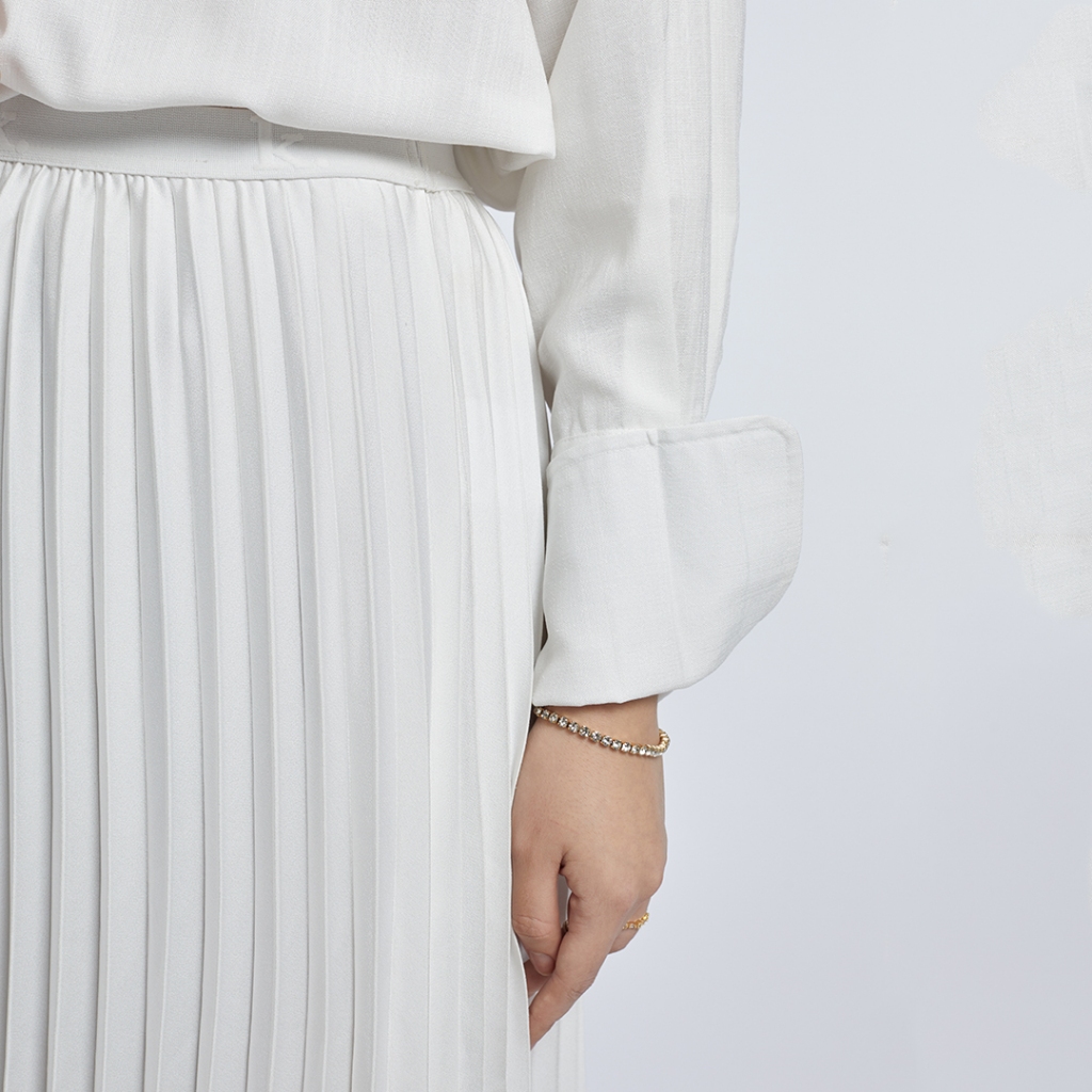 PLAIN SATIN PLEATED SKIRT - KAMI