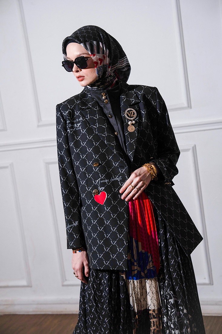 ELAYNE BLAZER - VIVI ZUBEDI