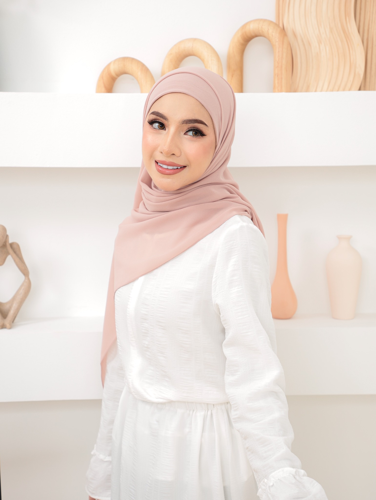 SARAH OTG SHAWL 2.0 - GHANIEA