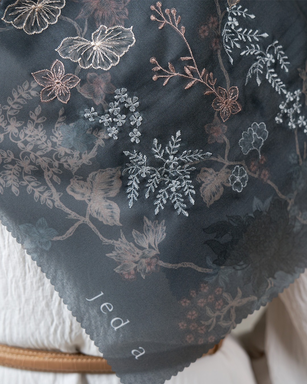 KAZUMI SCARF - JEDA