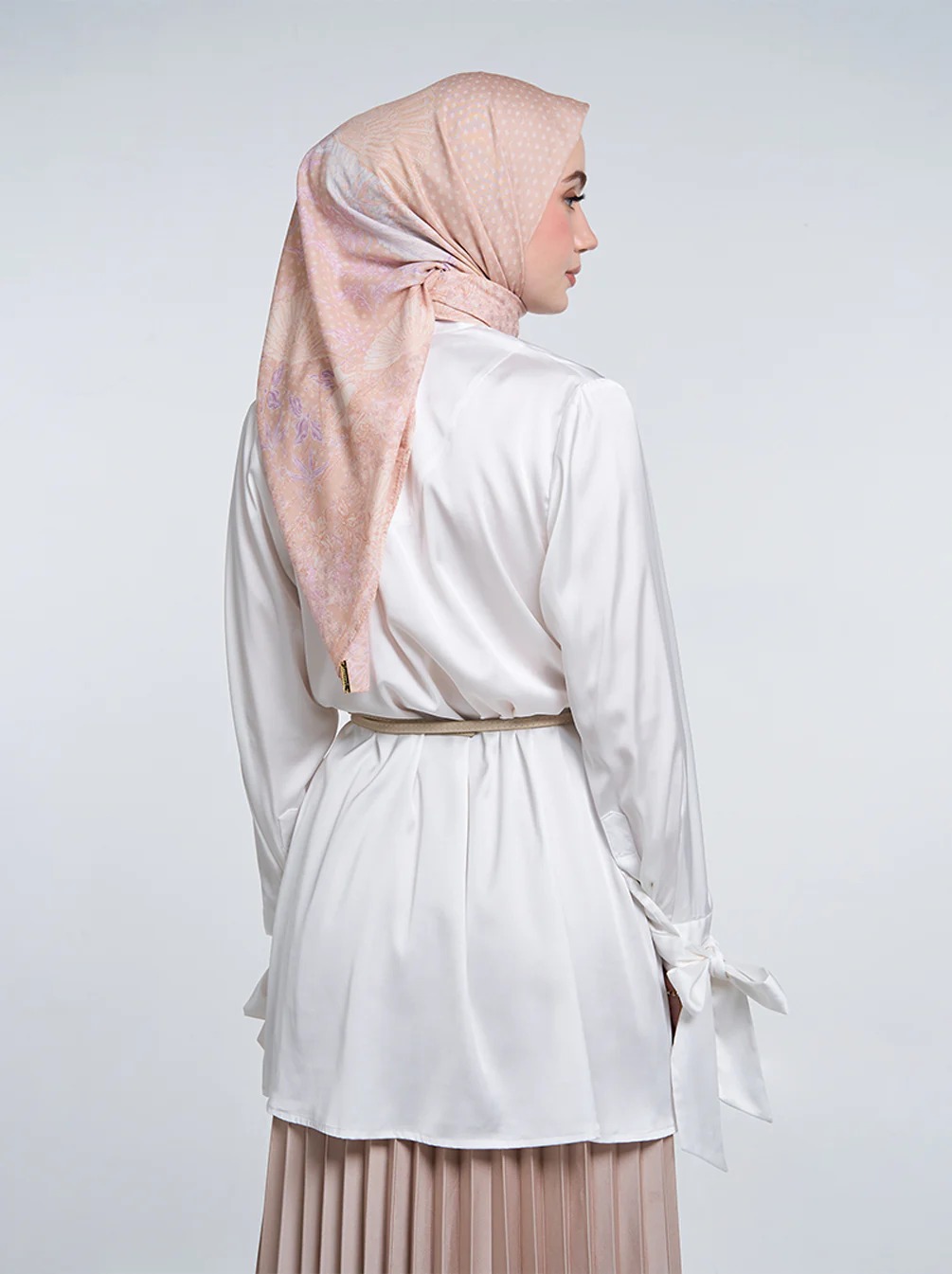 ARUNA GATHERED NECK TOP PLAIN - KAMI
