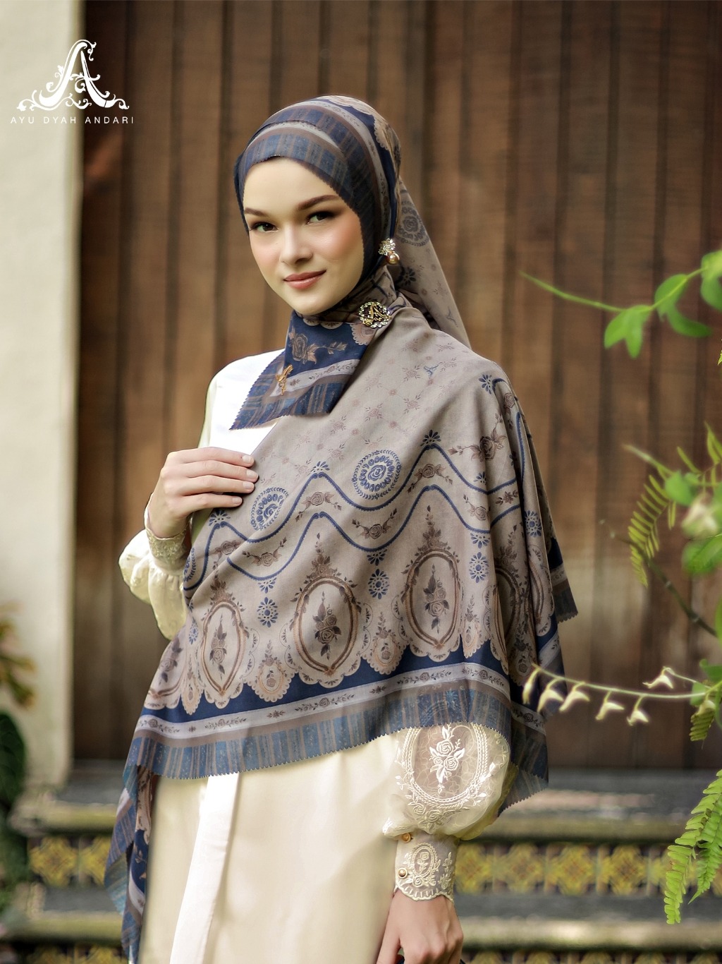 ROSE AND BEYOND SCARF - AYU DYAH ANDARI
