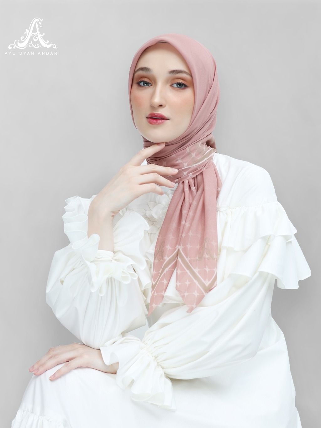 MONOROSE SCARF - AYU DYAH ANDARI