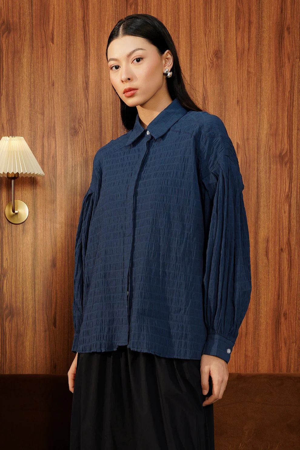ZOEY TEXTURE SHIRT NAVY - BENANG JARUM
