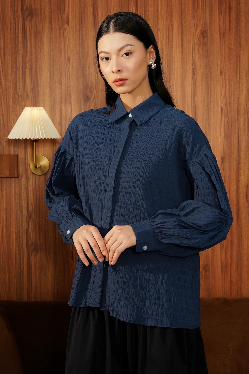 ZOEY TEXTURE SHIRT NAVY - BENANG JARUM