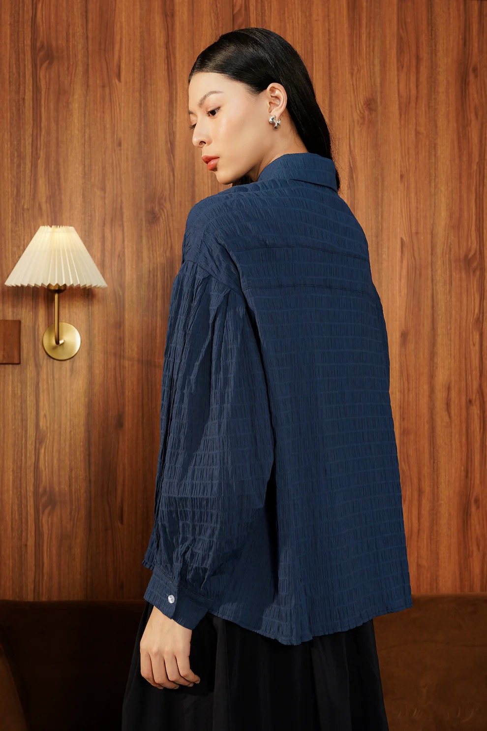 ZOEY TEXTURE SHIRT NAVY - BENANG JARUM