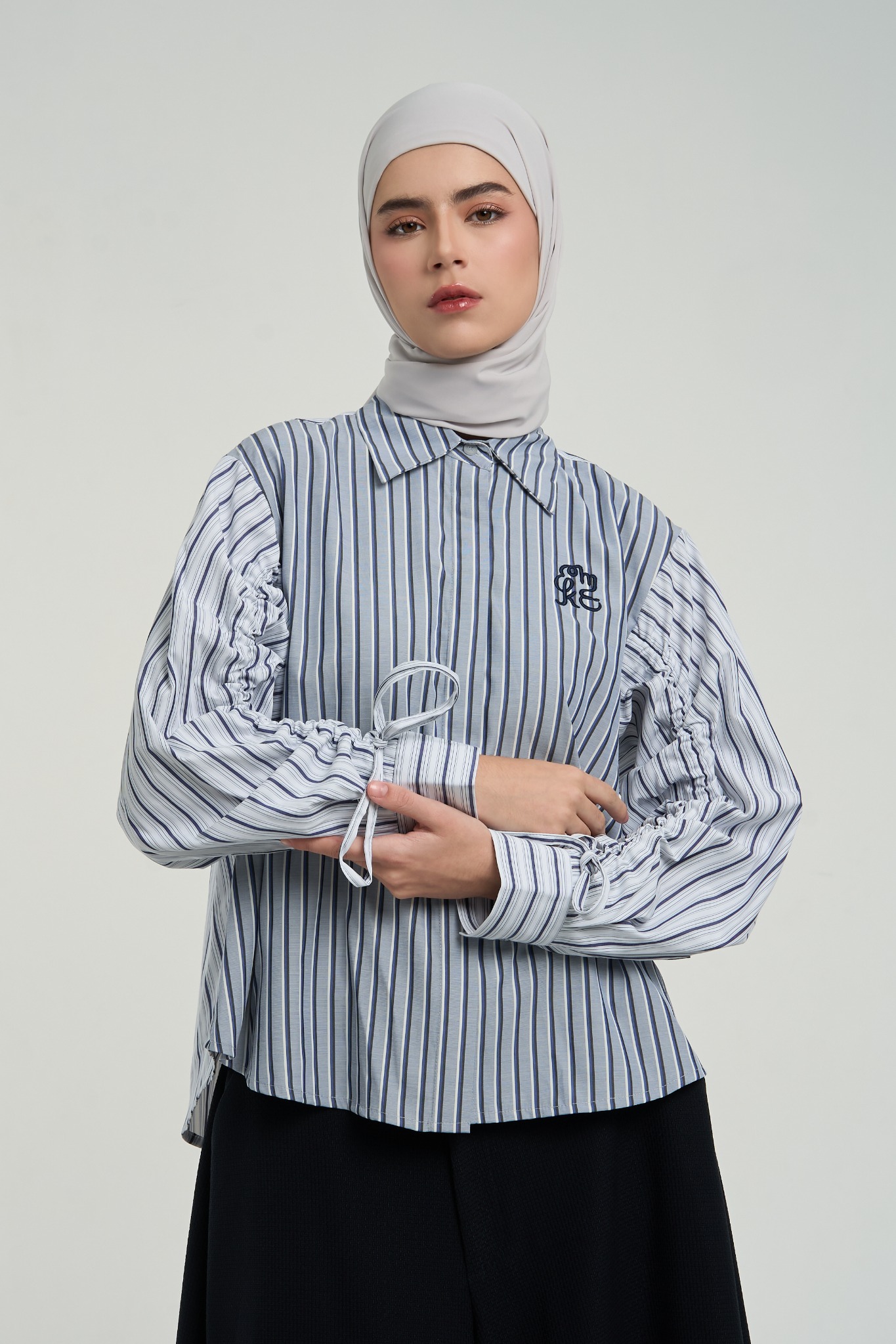 IIYA DRAWSTRING TOP WHITE  BLUE - KAMI