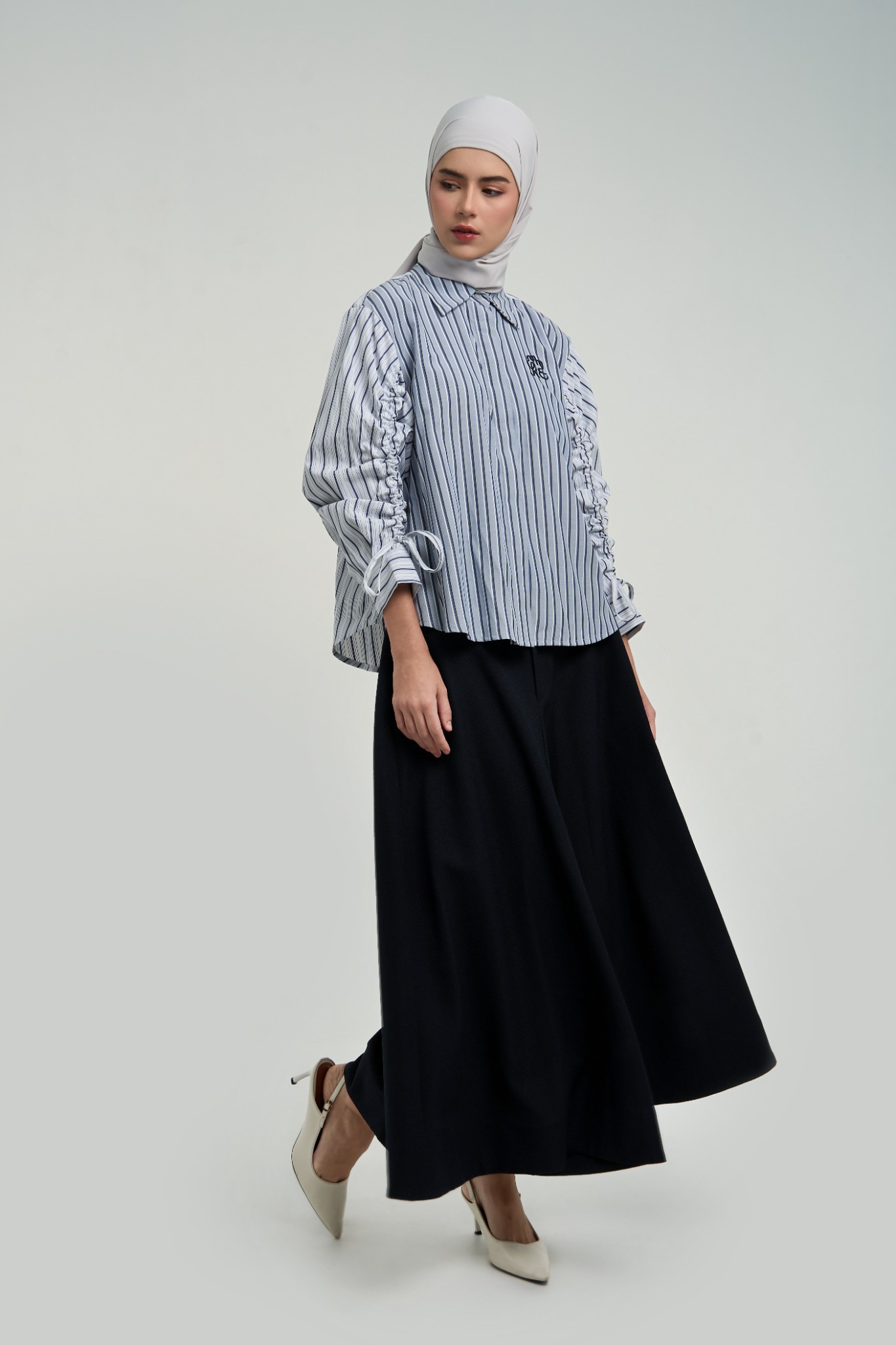 IIYA DRAWSTRING TOP WHITE  BLUE - KAMI