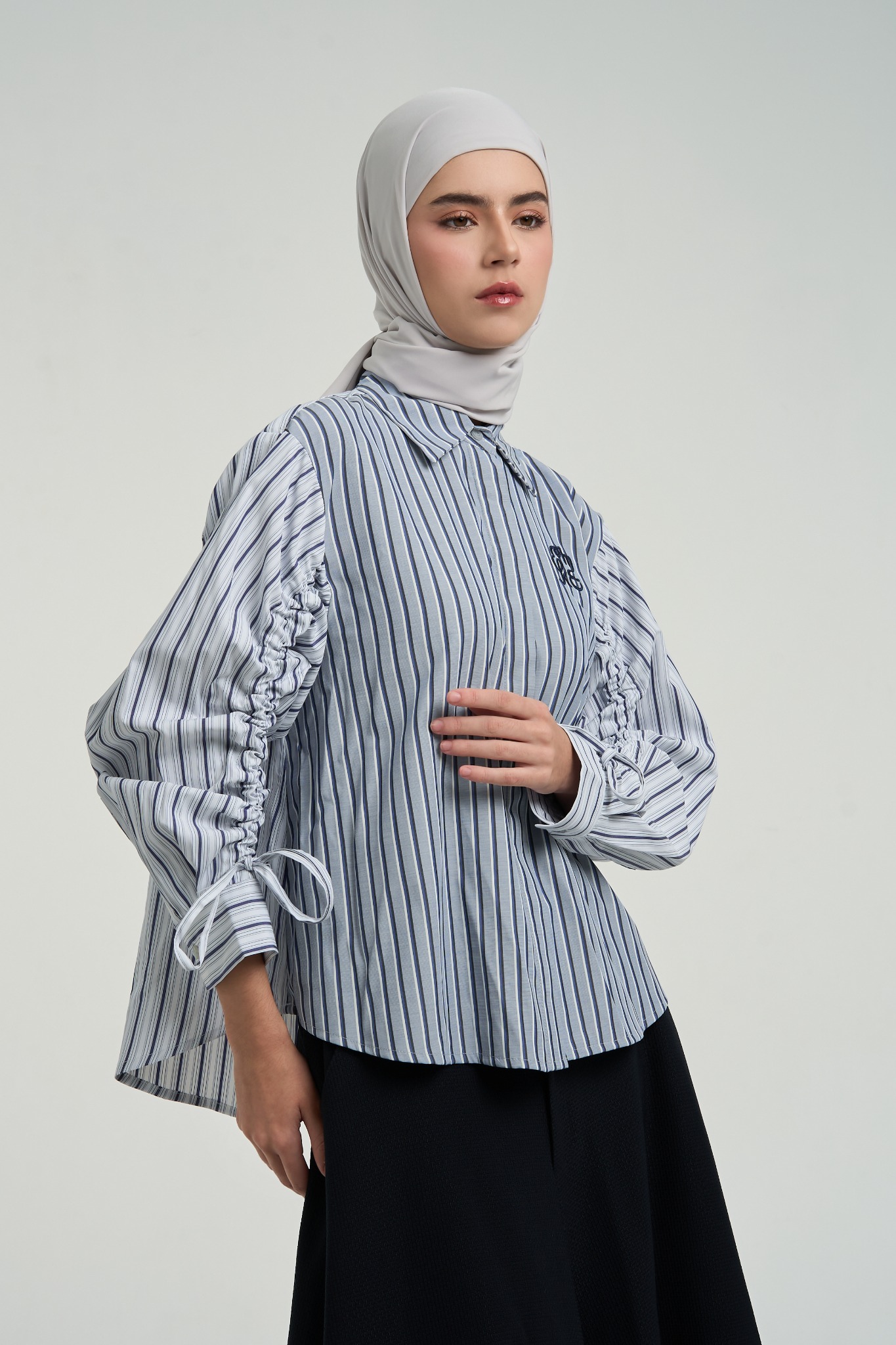 IIYA DRAWSTRING TOP WHITE  BLUE - KAMI