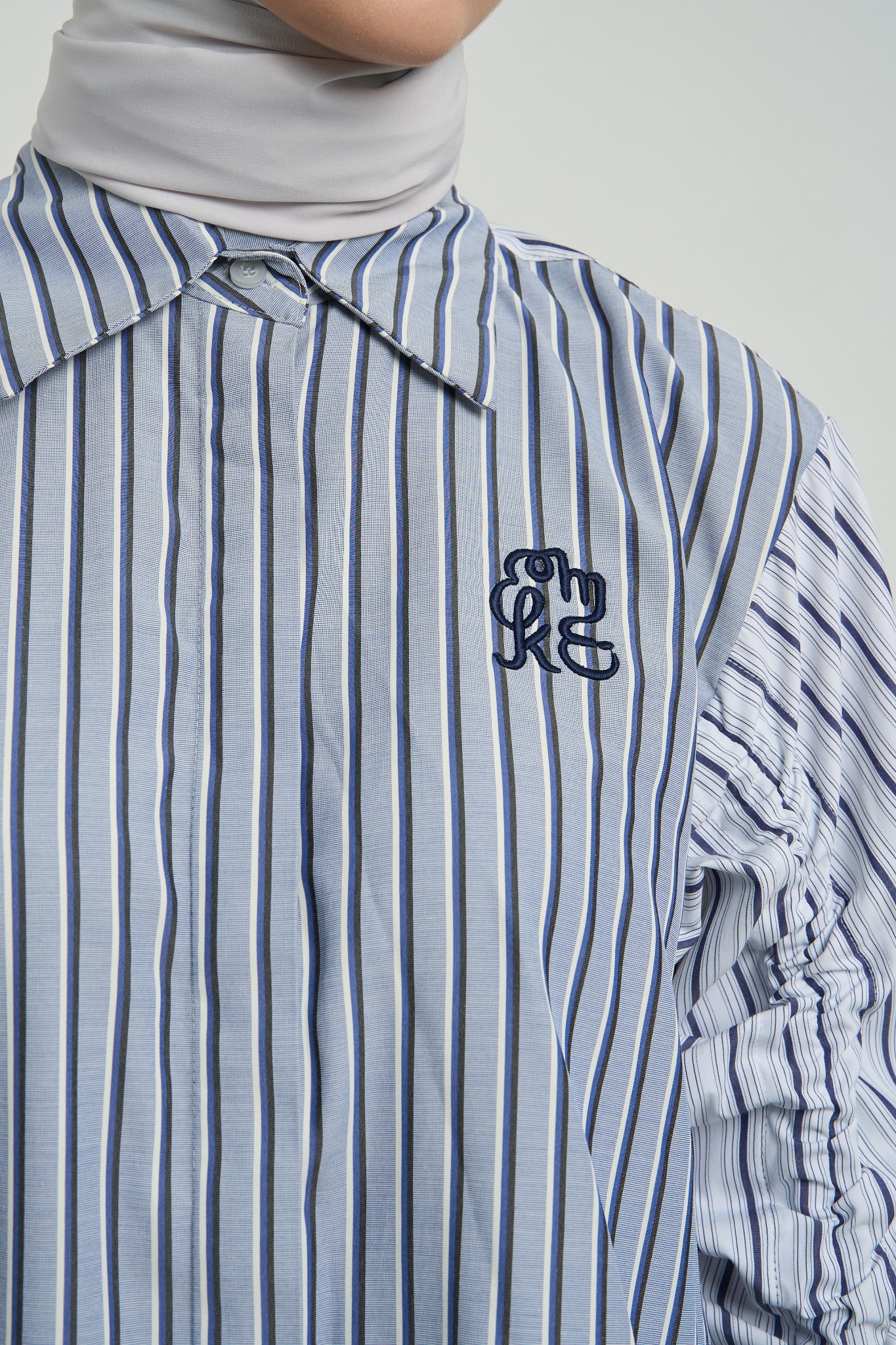 IIYA DRAWSTRING TOP WHITE  BLUE - KAMI